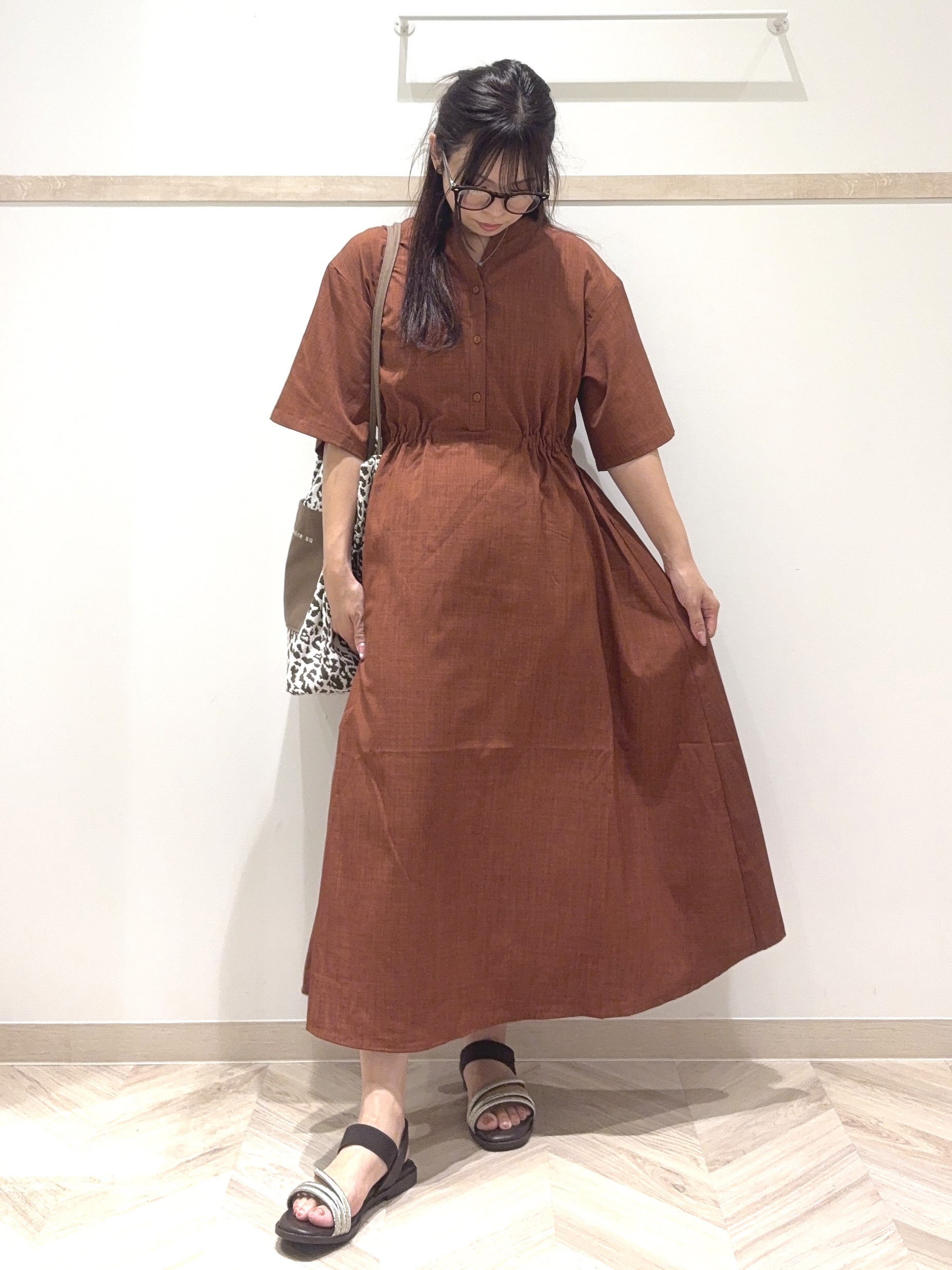 nanaさんの「SHOO･LA･RUE｜【洗濯機可/S-LL】すっきり見え ウエストサイドギャザーワンピース」を使ったコーディネート