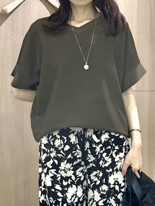 Miwaさんの「UNTITLED｜【11色展開/体型カバー】前後2WAYフレンチスリーブニット」を使ったコーディネート