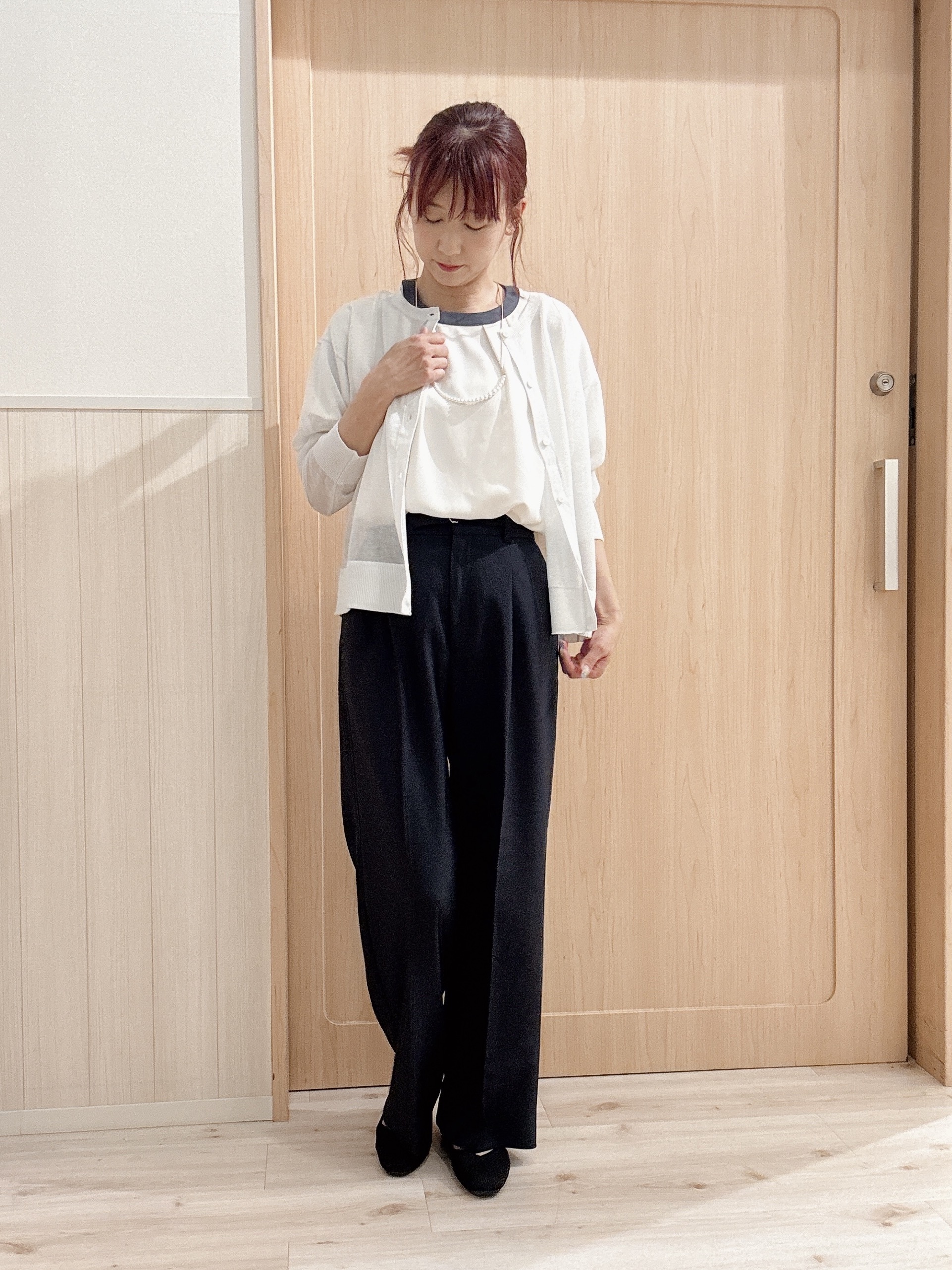 モカさんの「SHOO･LA･RUE｜【通気性〇/洗濯機可/S-LL】シアーラメカーディガン」を使ったコーディネート