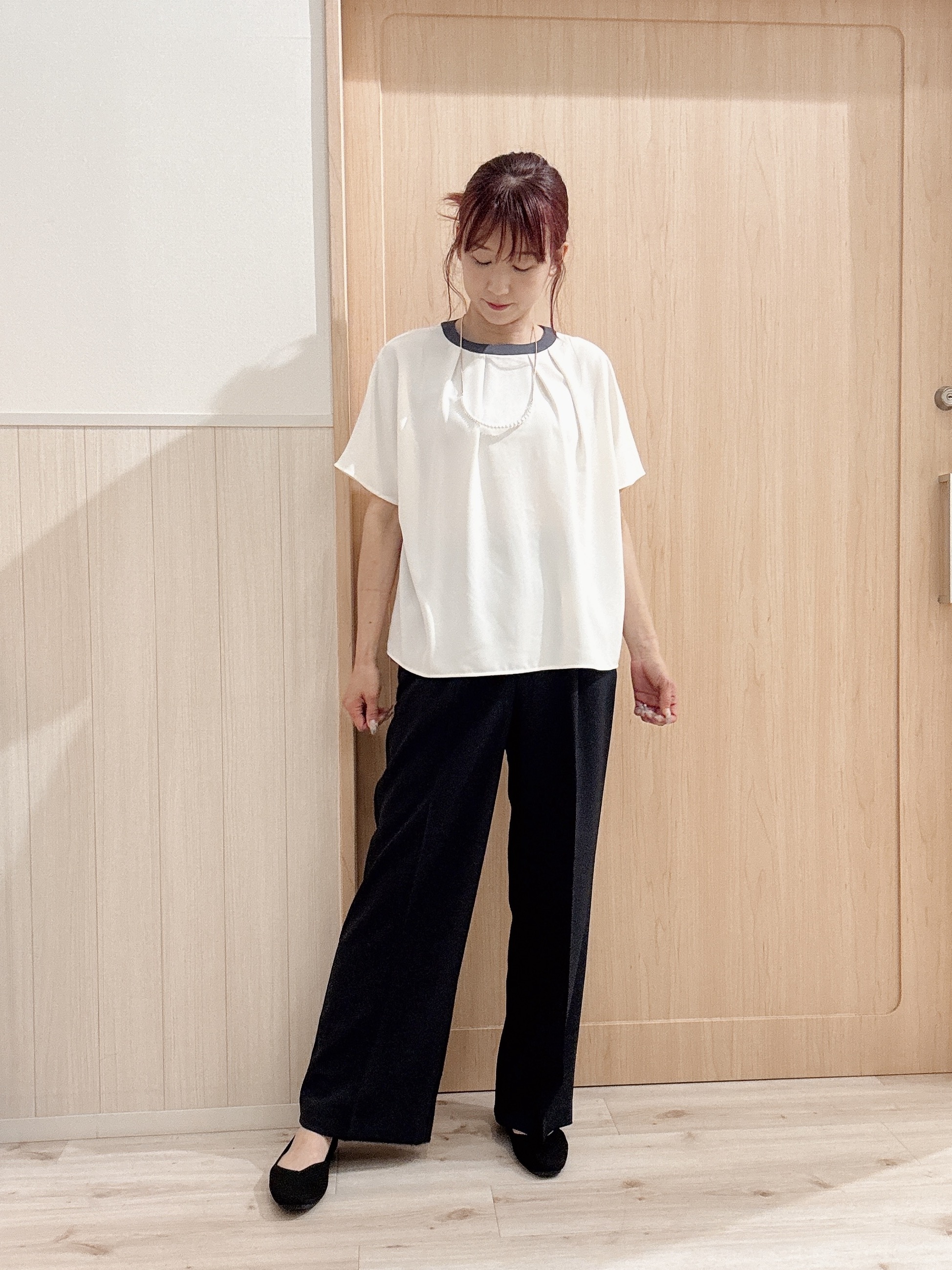 モカさんの「SHOO･LA･RUE｜【通気性〇/洗濯機可/S-LL】シアーラメカーディガン」を使ったコーディネート