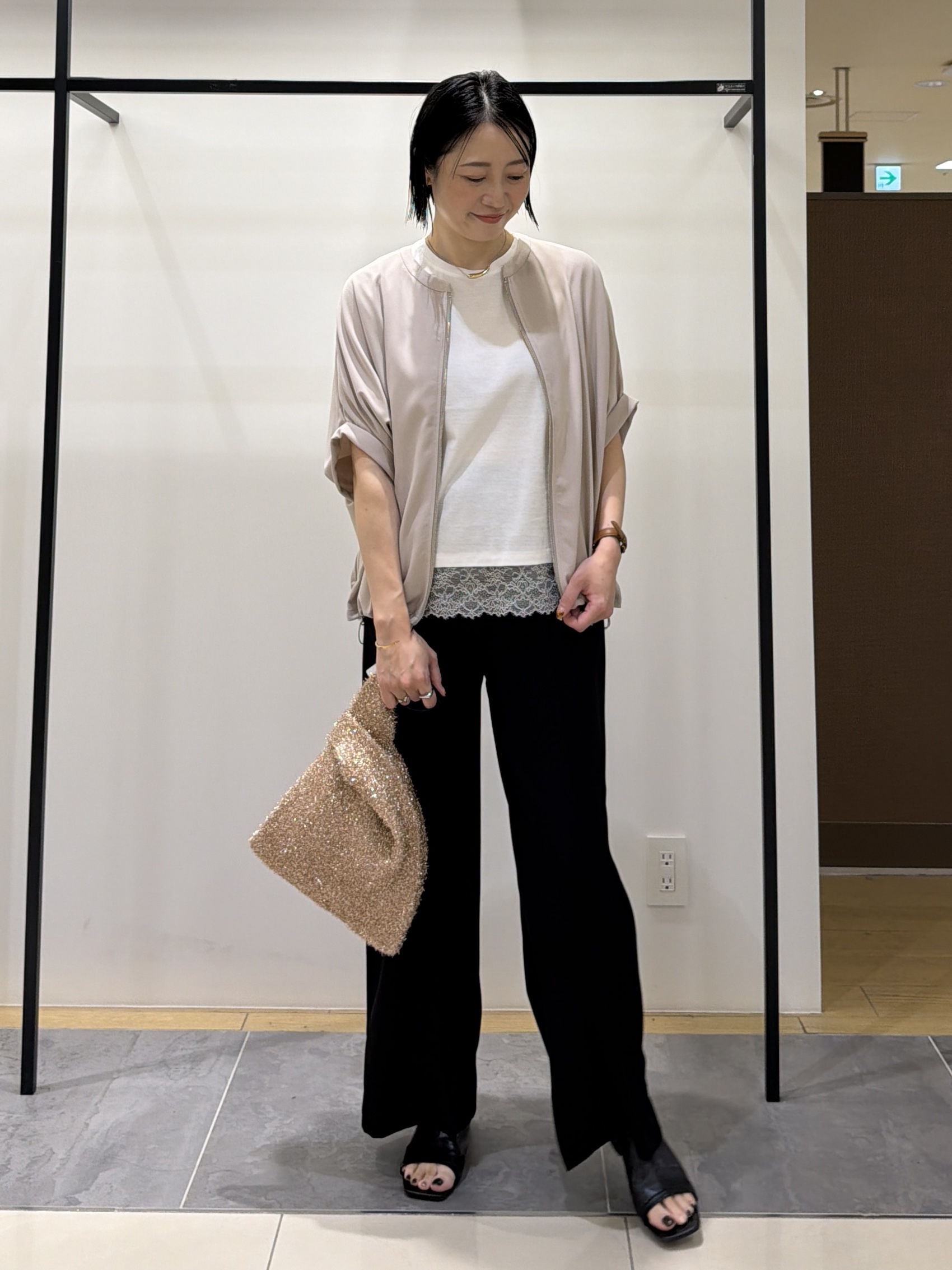 shihoさんの「INDIVI｜【秋羽織り/着る日傘】ドルマンフォルムブルゾン」を使ったコーディネート