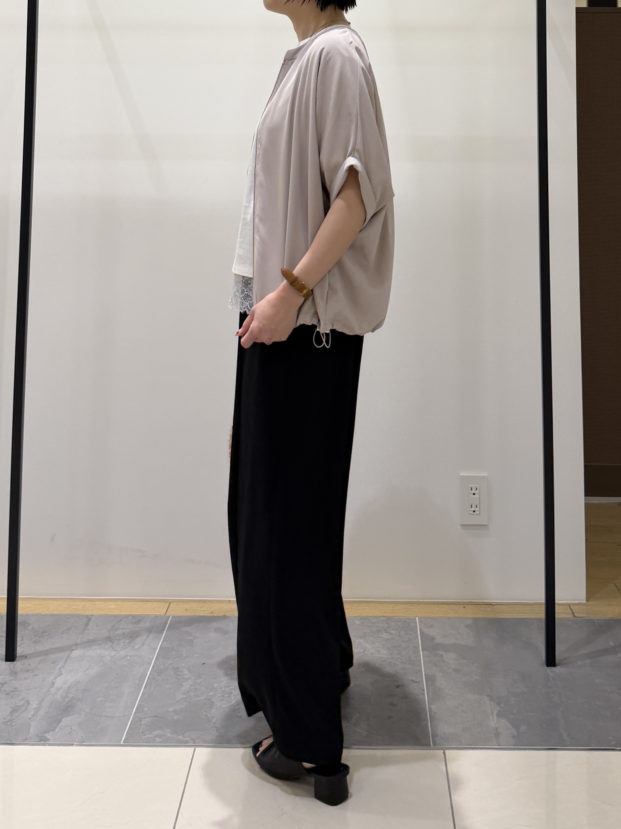 shihoさんの「INDIVI｜【秋羽織り/着る日傘】ドルマンフォルムブルゾン」を使ったコーディネート