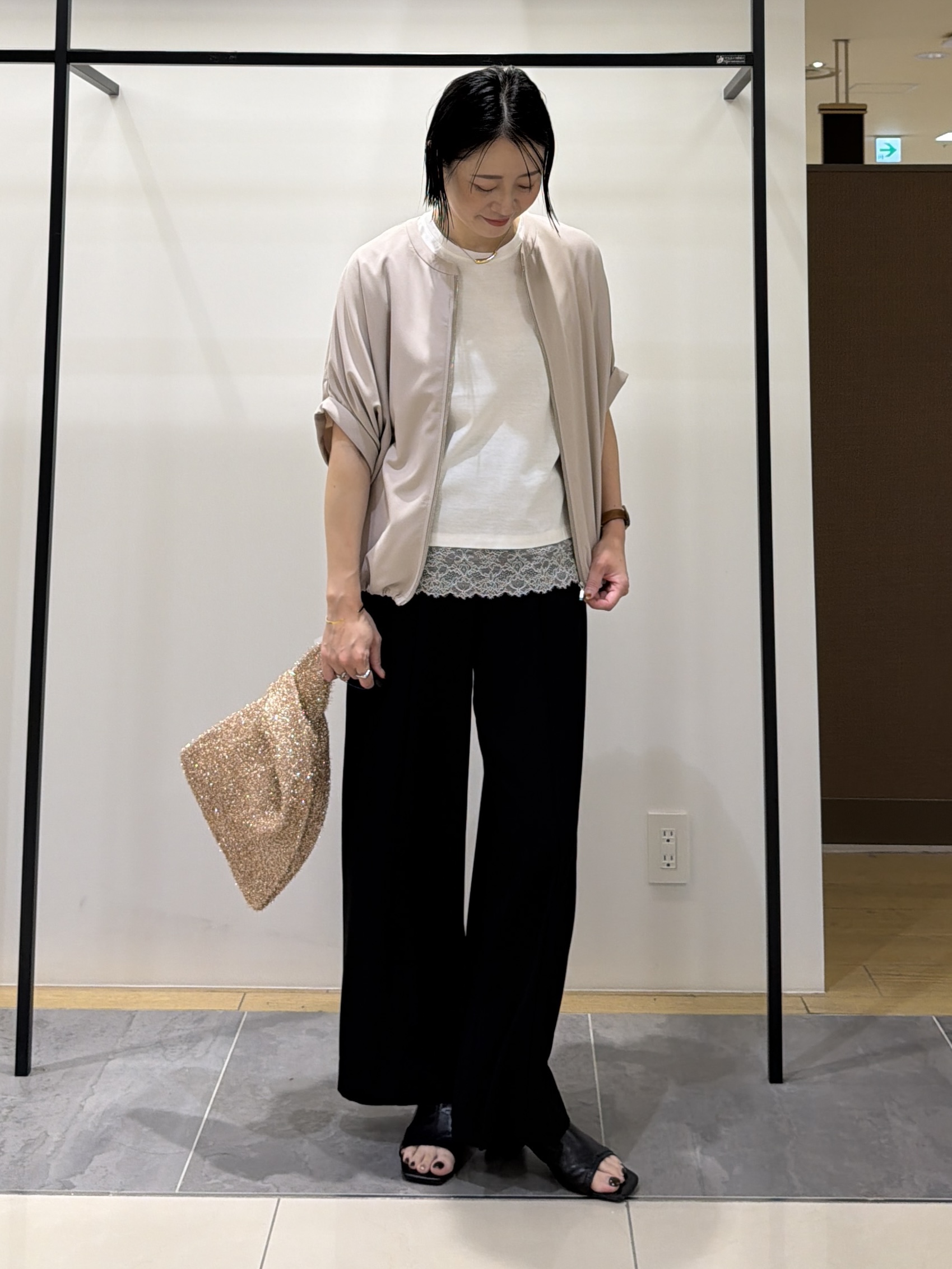 shihoさんの「INDIVI｜【秋羽織り/着る日傘】ドルマンフォルムブルゾン」を使ったコーディネート