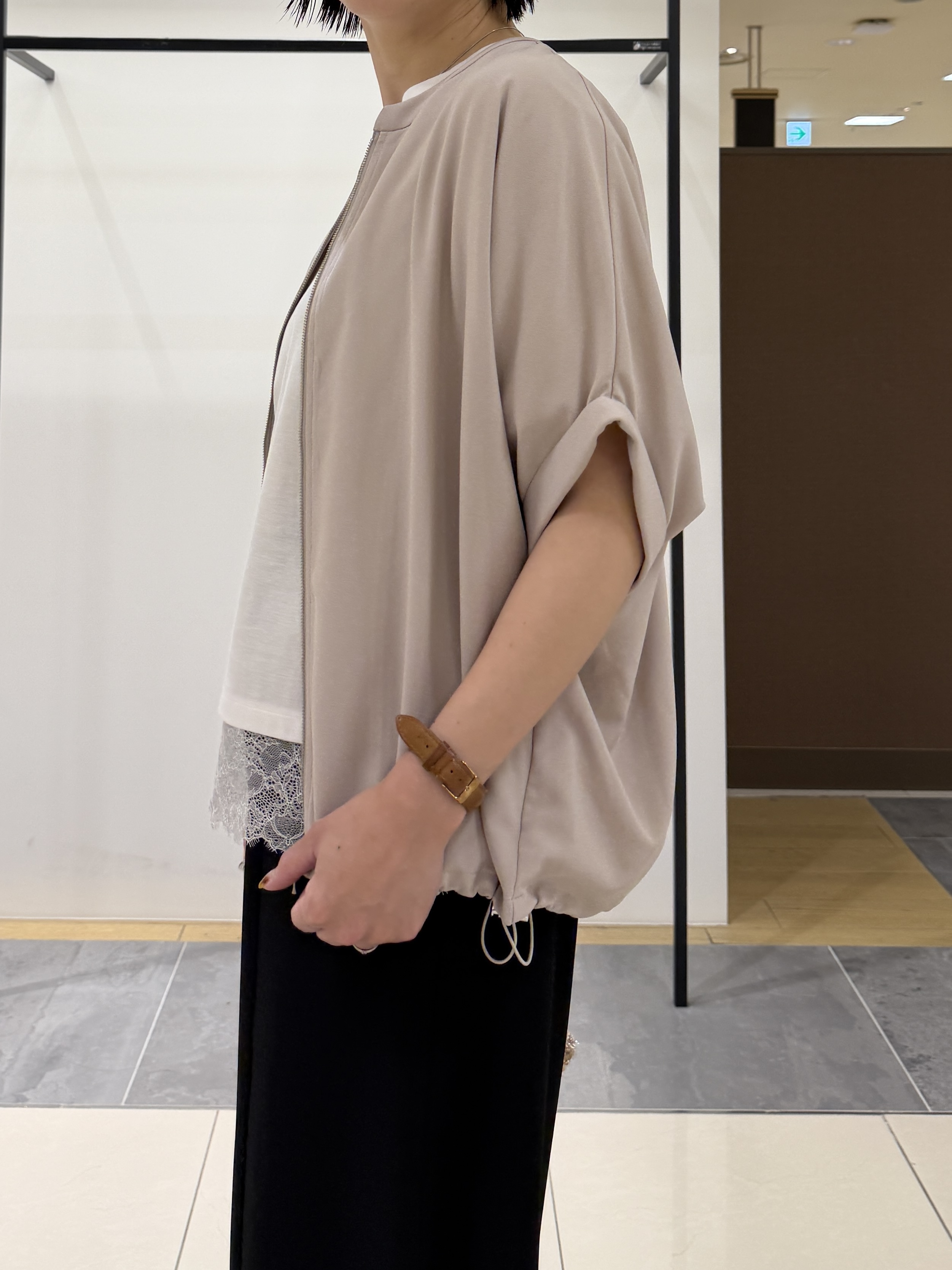 shihoさんの「INDIVI｜【秋羽織り/着る日傘】ドルマンフォルムブルゾン」を使ったコーディネート