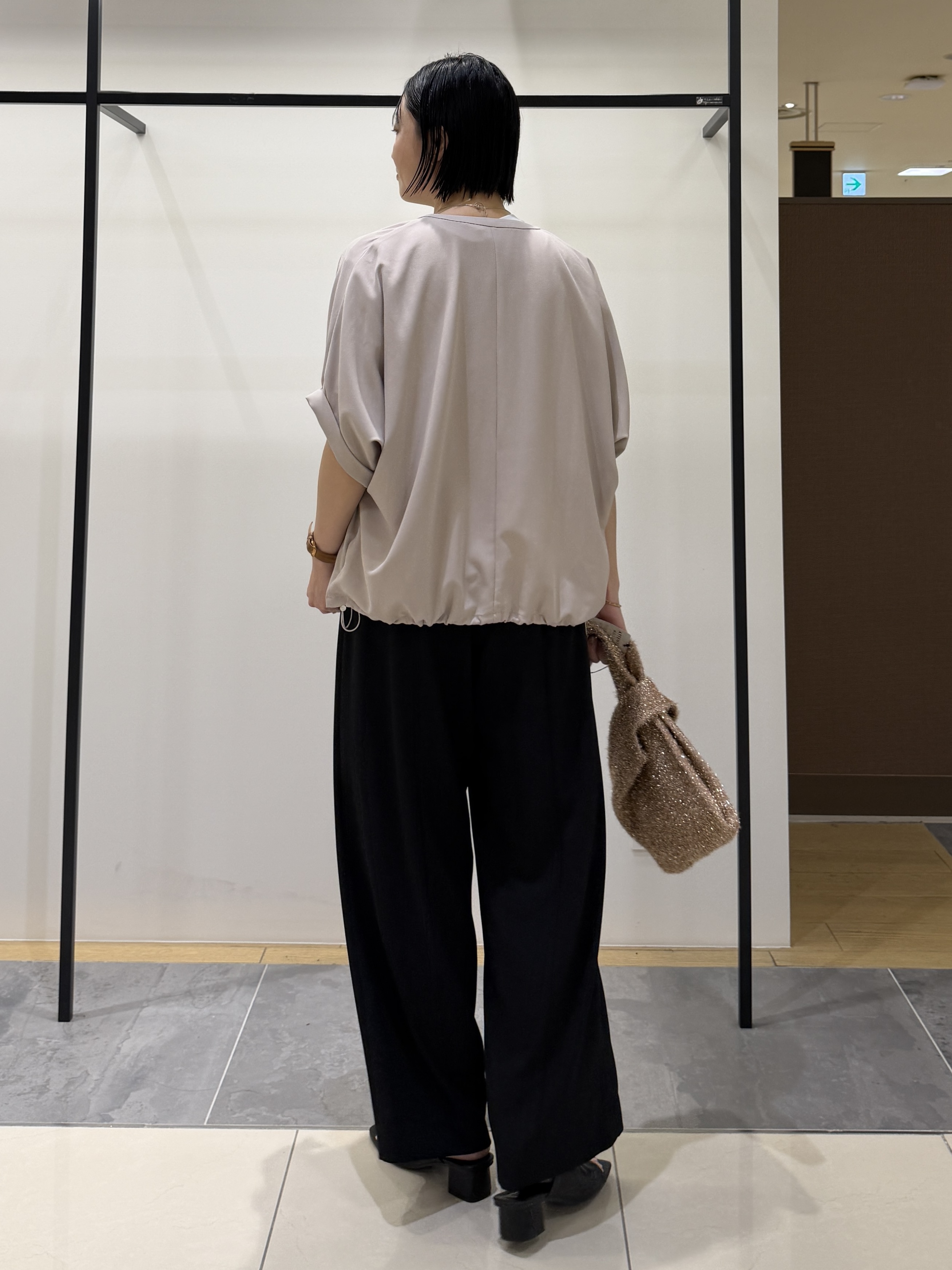 shihoさんの「INDIVI｜【秋羽織り/着る日傘】ドルマンフォルムブルゾン」を使ったコーディネート