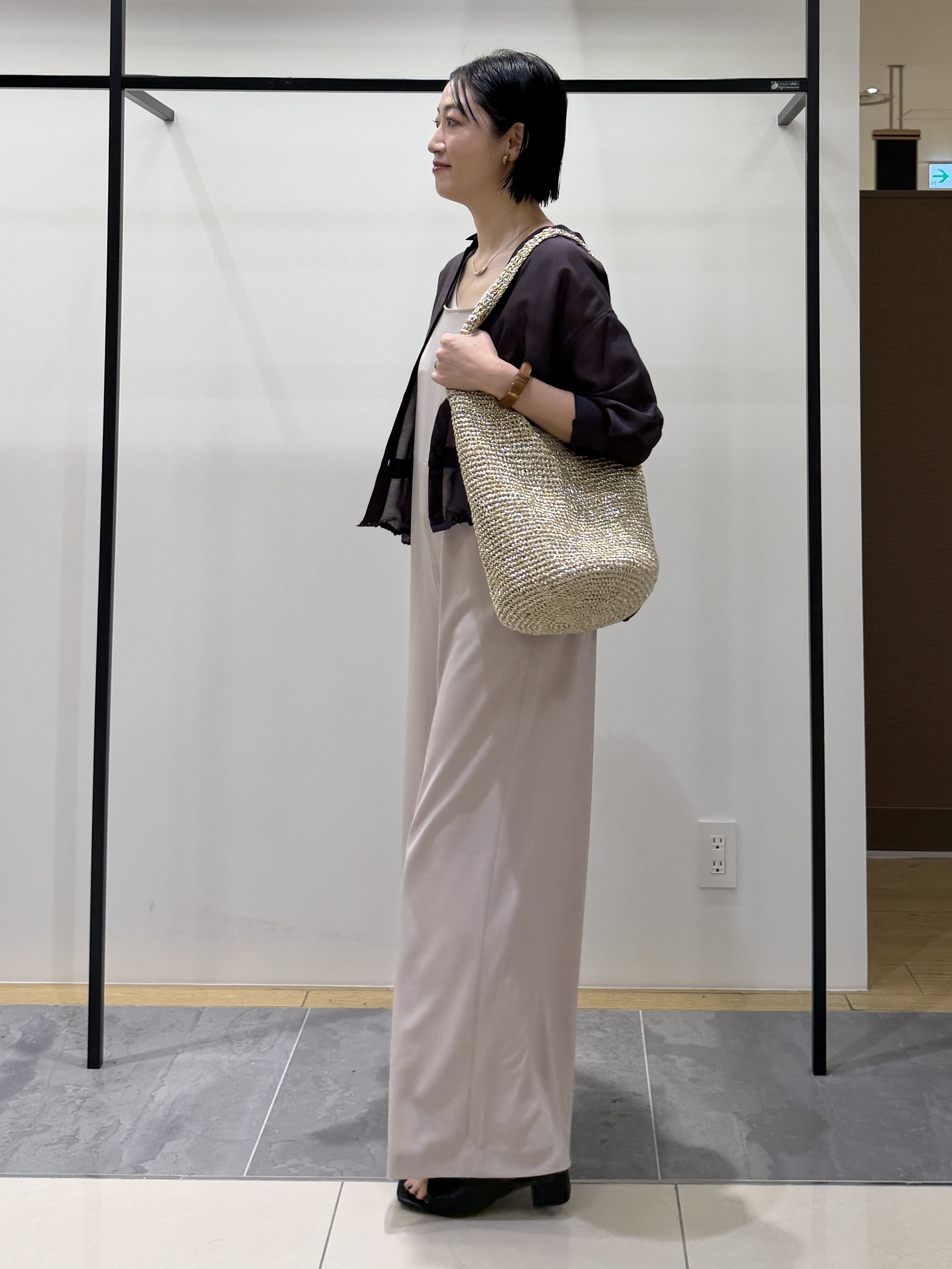 shihoさんの「INDIVI｜【接触冷感／洗える／2WAY】ドロスト付 シアーシャンブレーシャツ」を使ったコーディネート