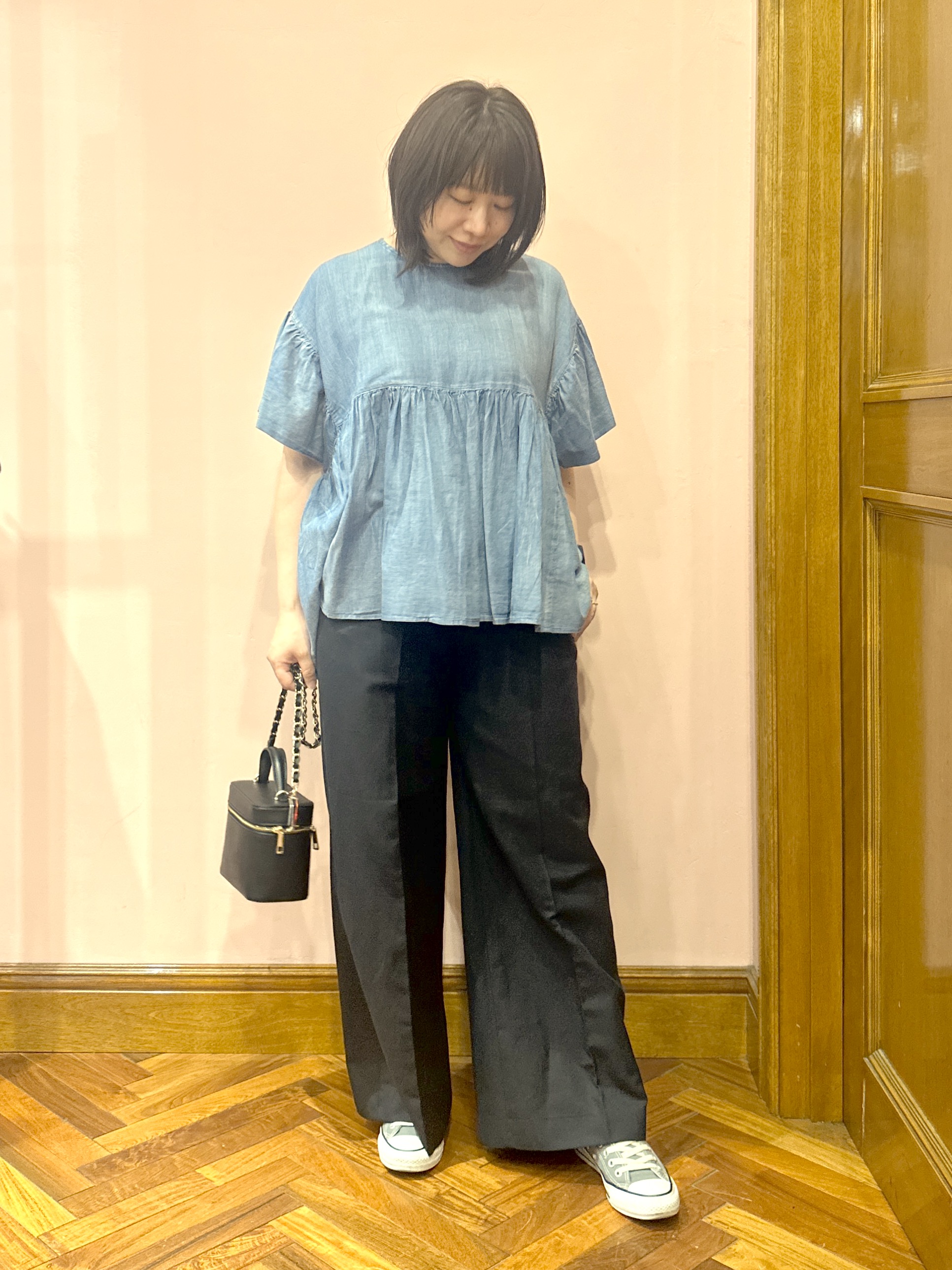 komatsuさんの「DRESSTERIOR｜【涼しく着映え】シアーデニムAラインブラウス」を使ったコーディネート