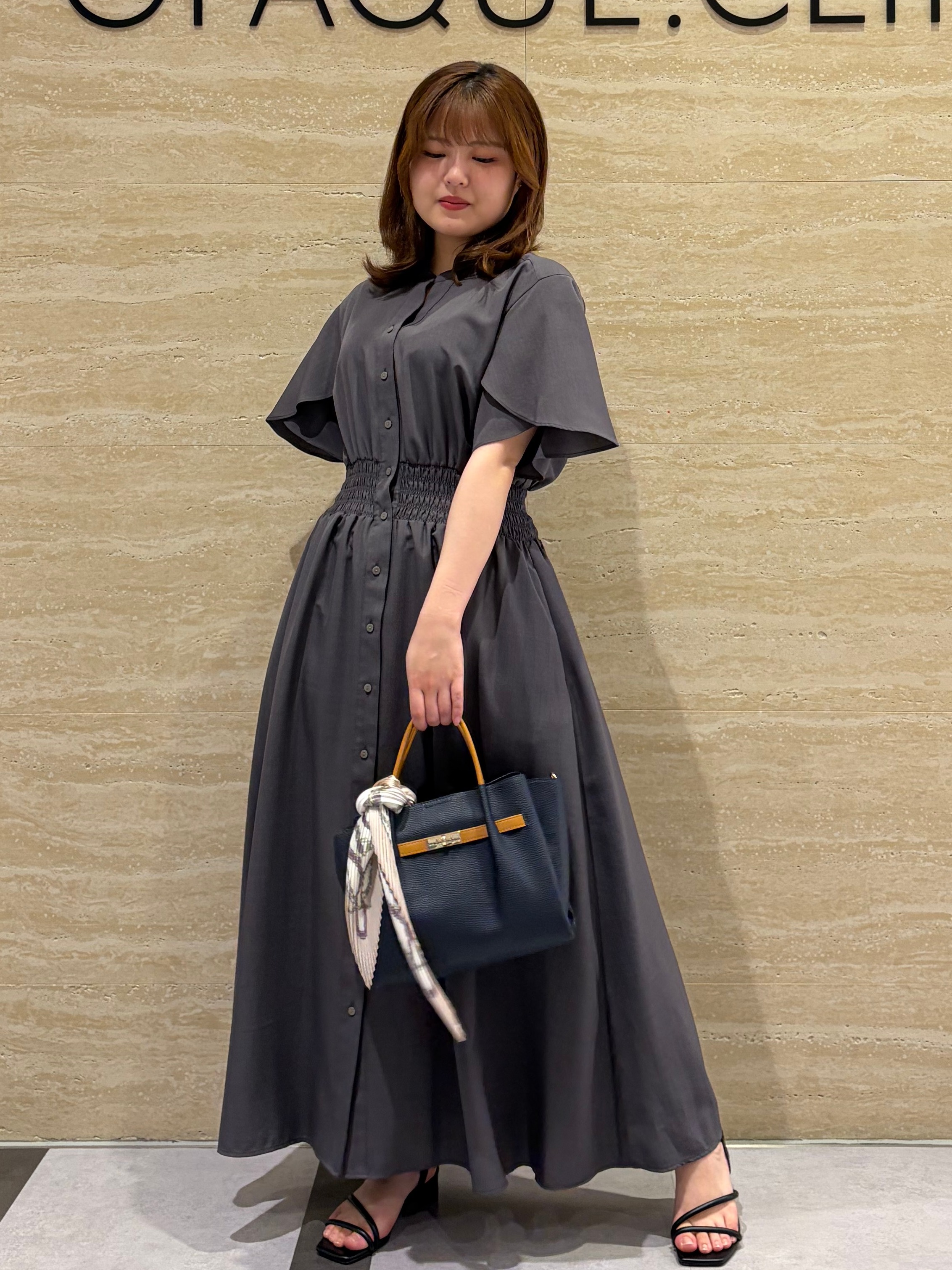 yiさんの「OPAQUE.CLIP｜スキッパーシャツワンピース【洗濯機OK／イージーアイロン】」を使ったコーディネート
