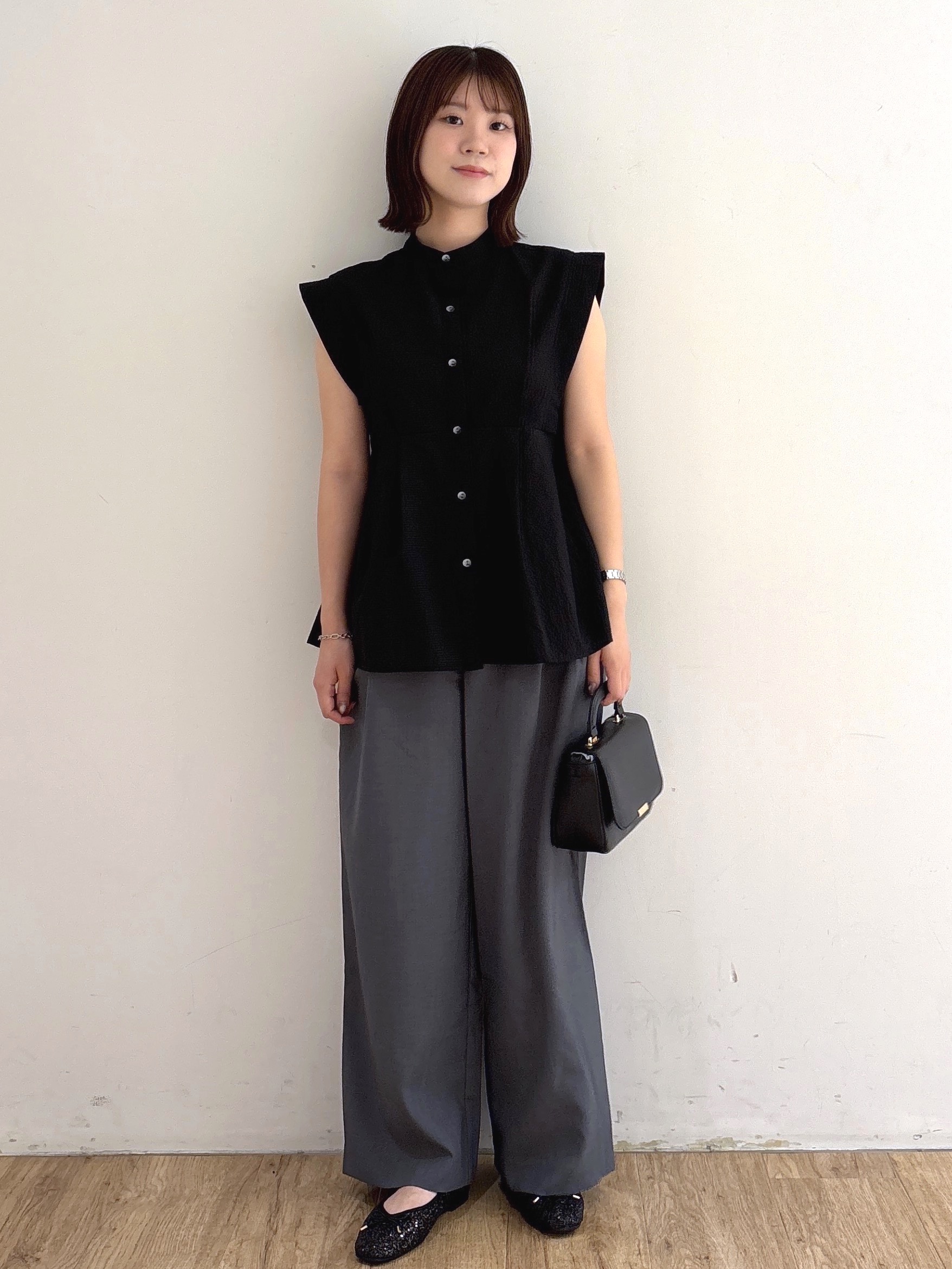 mireiさんの「OPAQUE.CLIP｜『STORY Web7月掲載』ペプラムブラウス《通気性／吸水速乾／UVケア／防シワ／洗濯機OK》」を使ったコーディネート