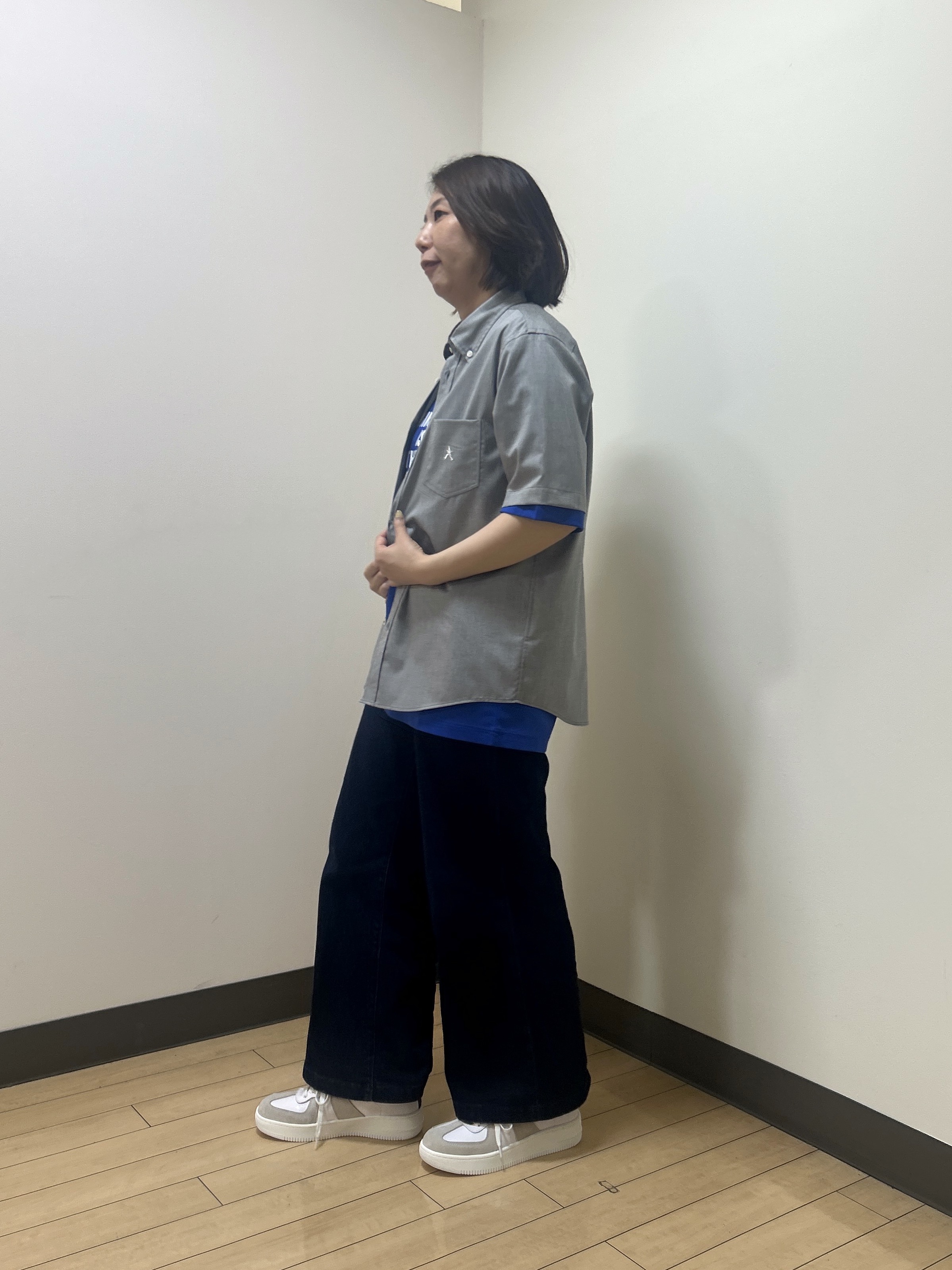 okaさんの「TAKEO KIKUCHI｜【BOWLER HAT LABEL】アイスクリアコットン バッククロスピストル 半袖Tシャツ」を使ったコーディネート