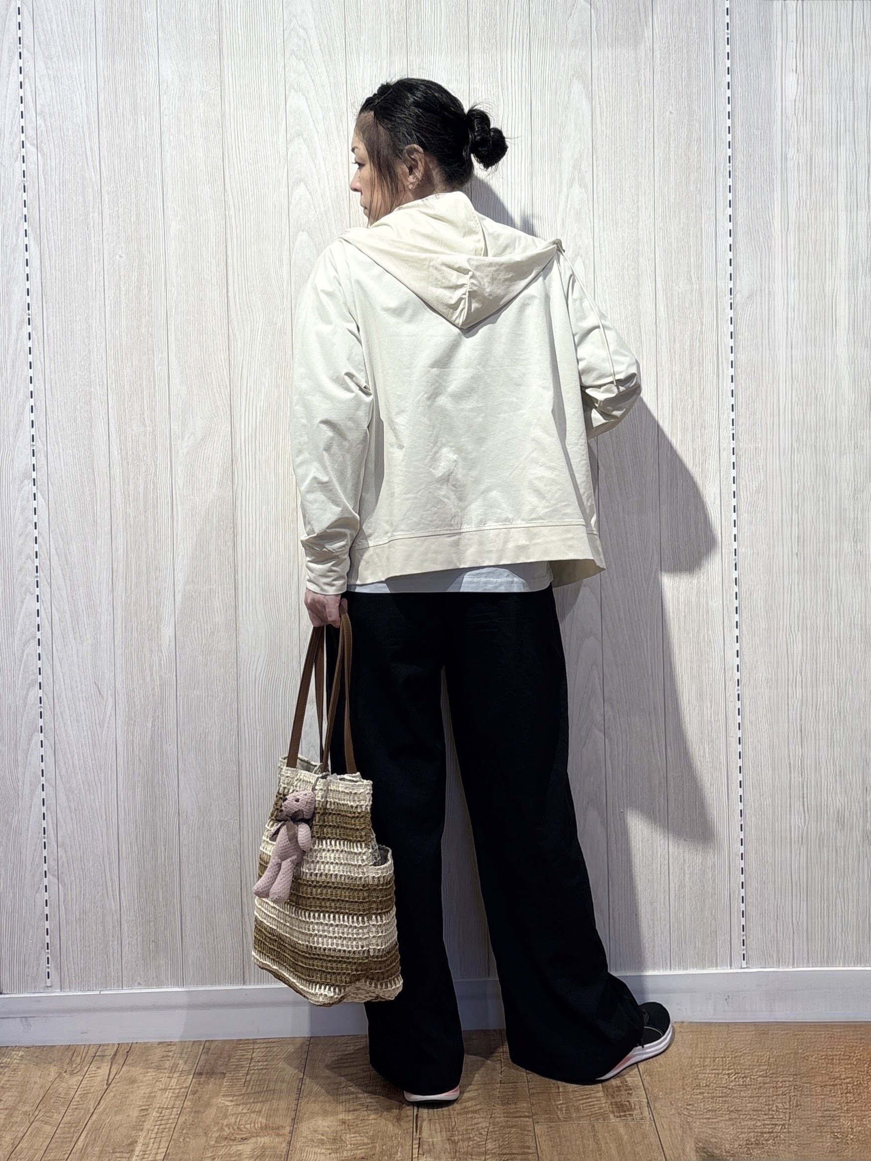 わかさんの「SHOO･LA･RUE｜【UV/洗濯機可】日焼け対策も快適に 指穴つき ジップパーカー」を使ったコーディネート