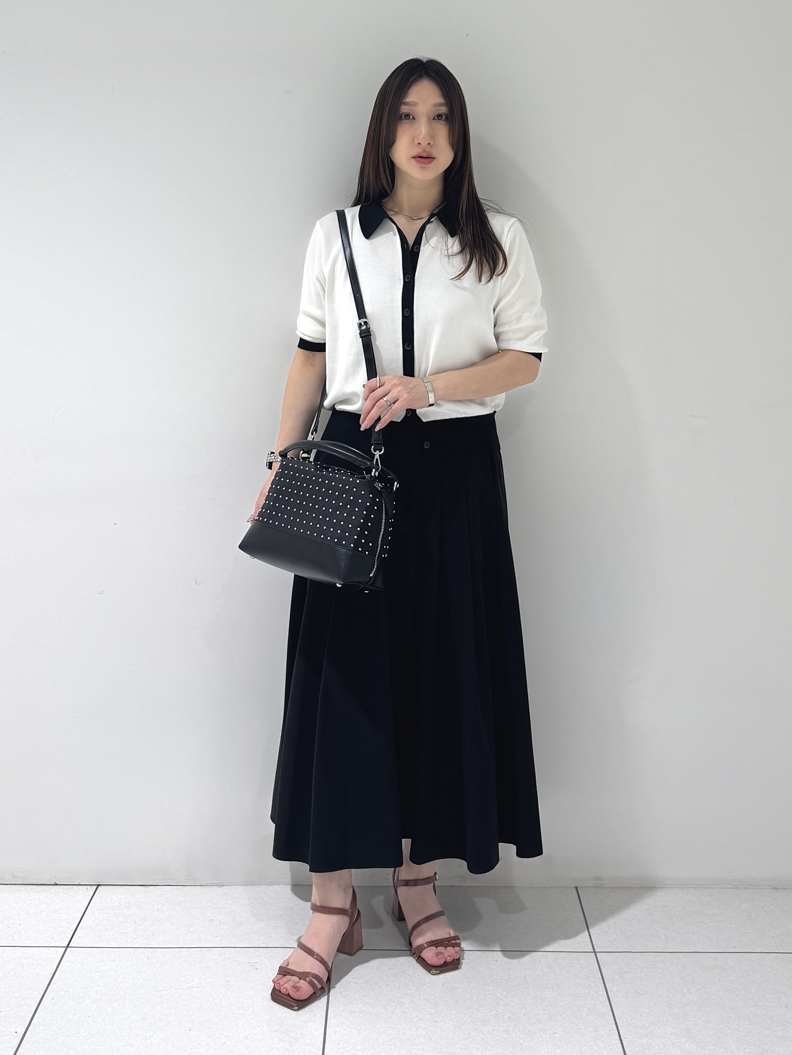 そんさんの「INDIVI｜【バイカラー】衿付きシャツ風ニット」を使ったコーディネート