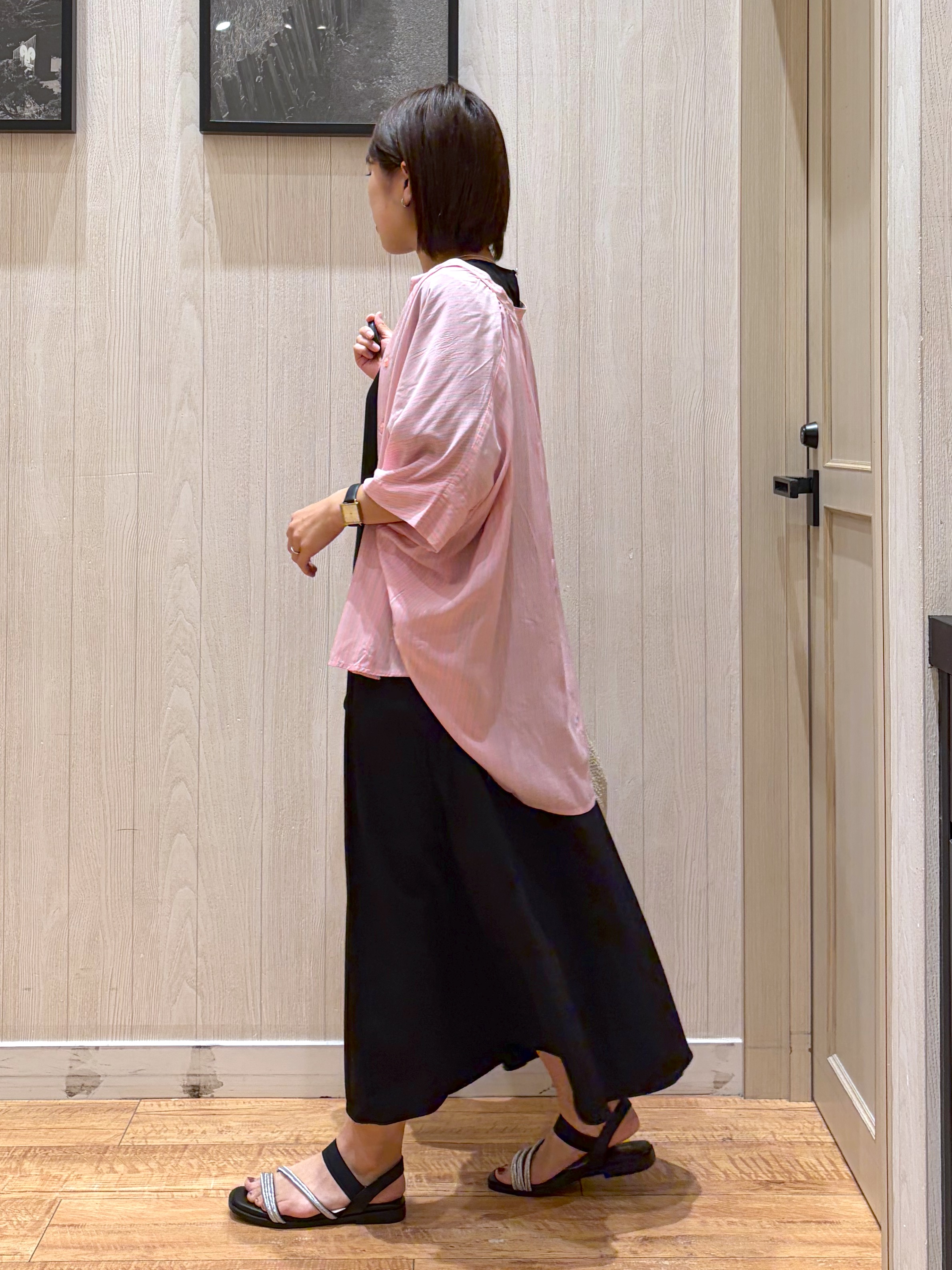 shirayuuuさんの「SHOO･LA･RUE｜【洗濯機可/体型カバー】二の腕隠れる ゆるっとドルマンバンドカラーシャツ」を使ったコーディネート