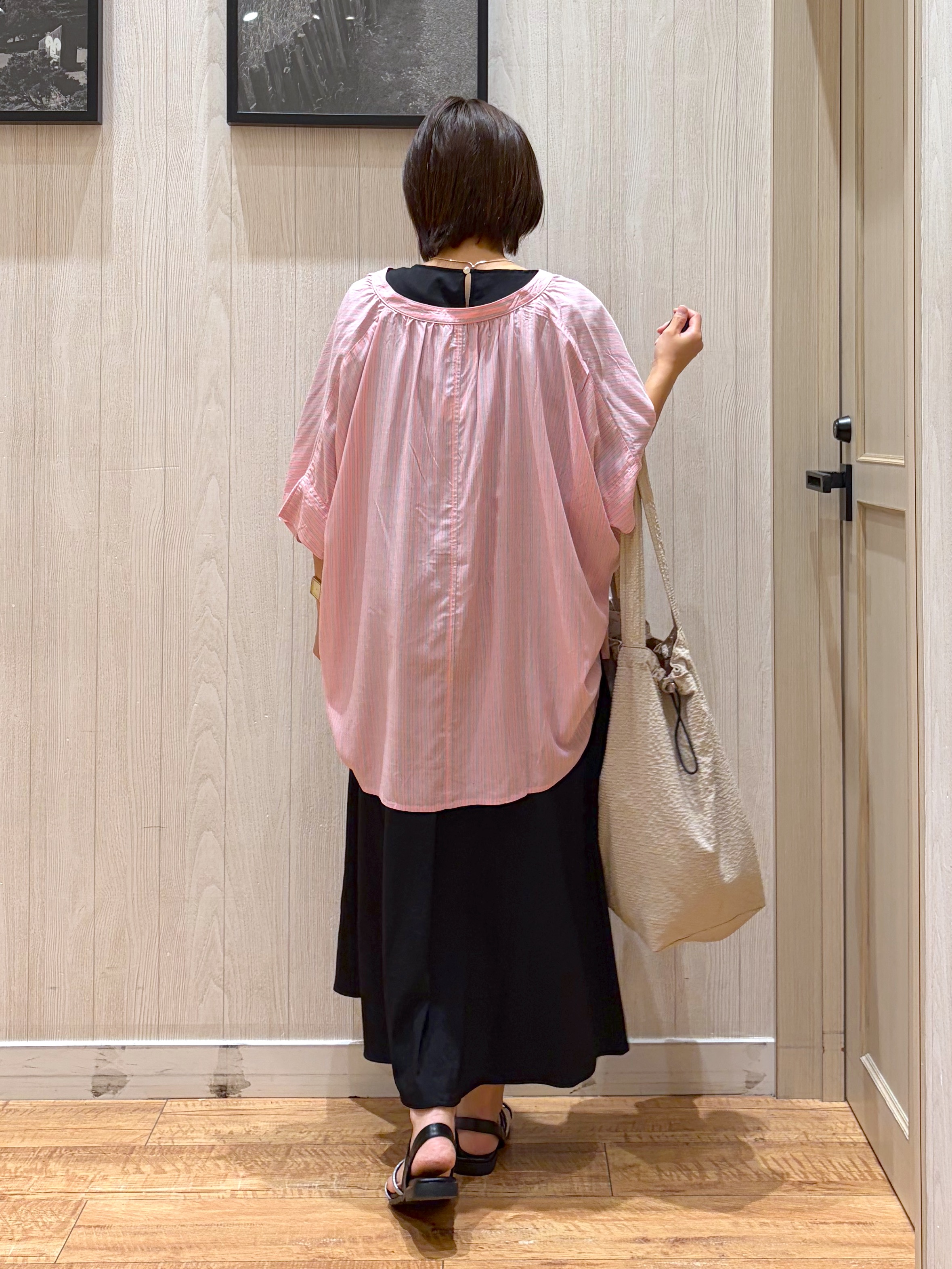 shirayuuuさんの「SHOO･LA･RUE｜【洗濯機可/体型カバー】二の腕隠れる ゆるっとドルマンバンドカラーシャツ」を使ったコーディネート