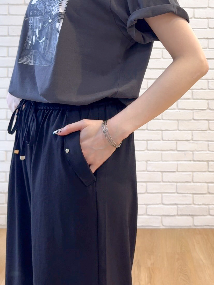 𝐜𝐡𝐢𝐤𝐚さんの「SHOO･LA･RUE｜【S-LL/洗濯機可】大人のベーシックカラープリントTシャツ」を使ったコーディネート