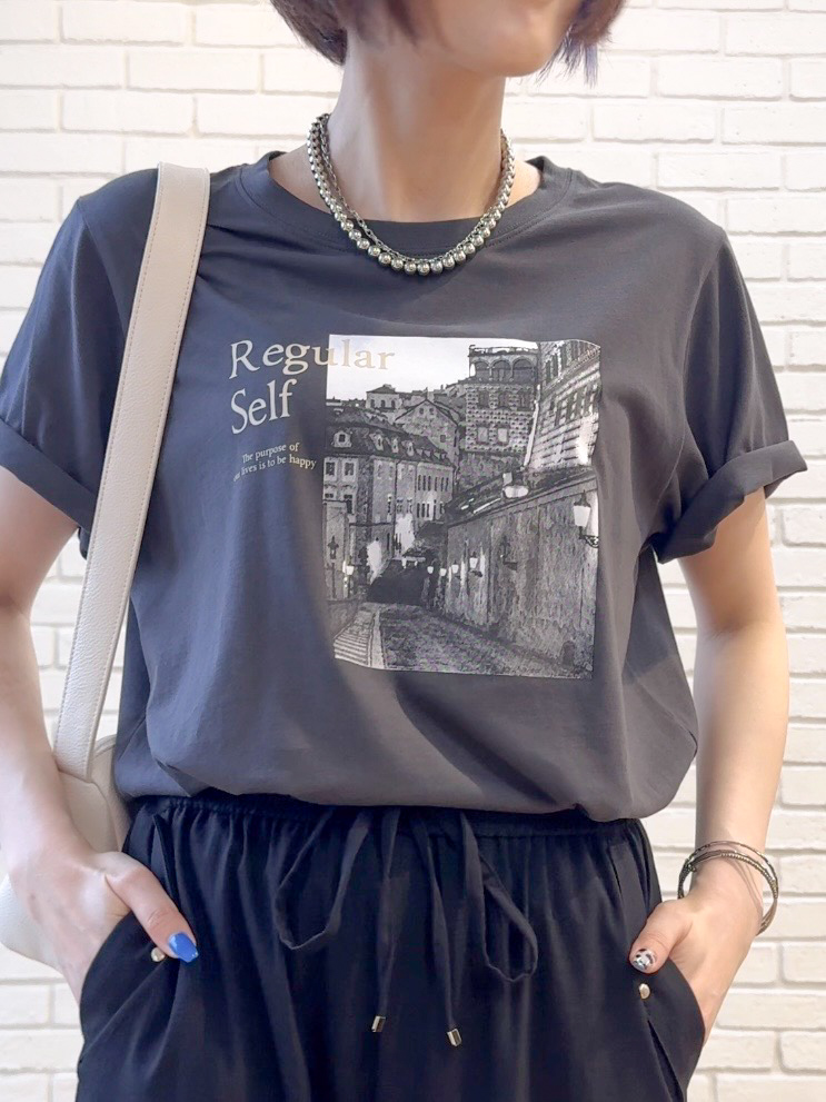 𝐜𝐡𝐢𝐤𝐚さんの「SHOO･LA･RUE｜【S-LL/洗濯機可】大人のベーシックカラープリントTシャツ」を使ったコーディネート