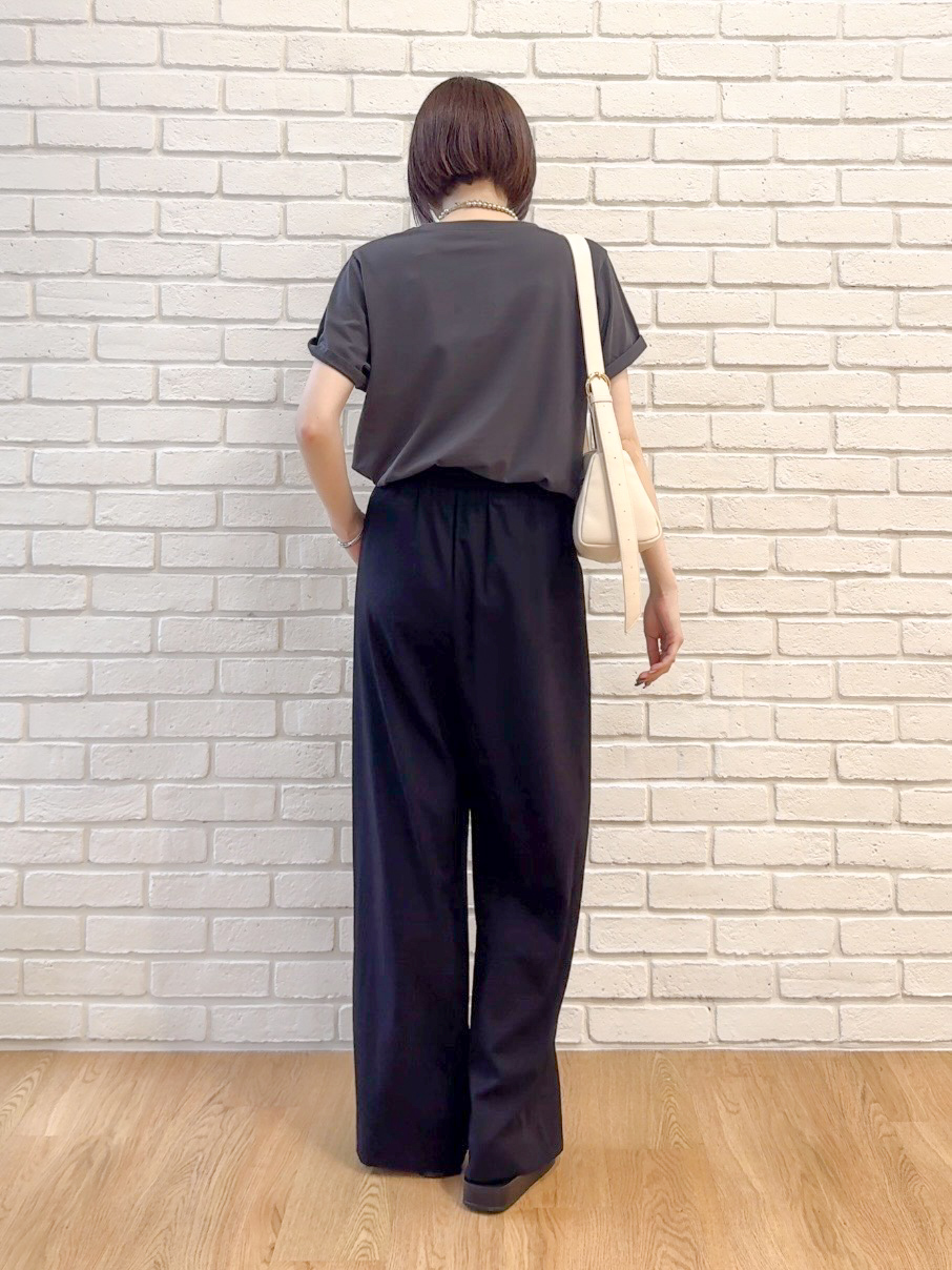 𝐜𝐡𝐢𝐤𝐚さんの「SHOO･LA･RUE｜【S-LL/洗濯機可】大人のベーシックカラープリントTシャツ」を使ったコーディネート