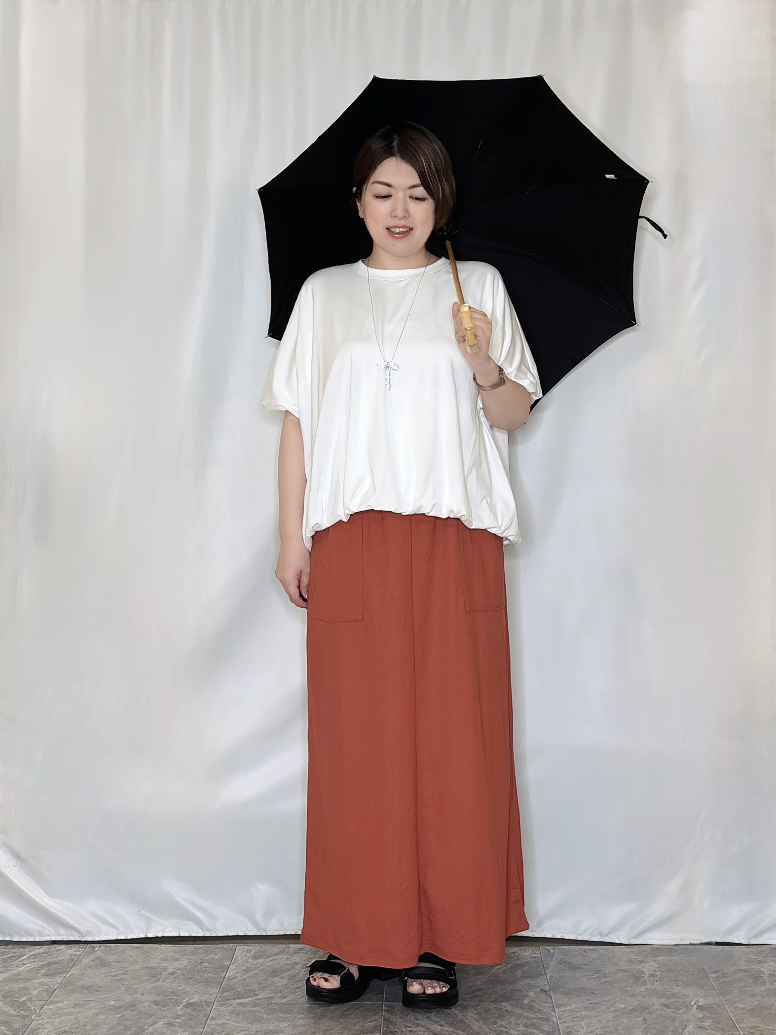 たみさんの「SHOO･LA･RUE｜【洗濯機可/体型カバー】インせず着られる バルーンデザインTシャツ」を使ったコーディネート