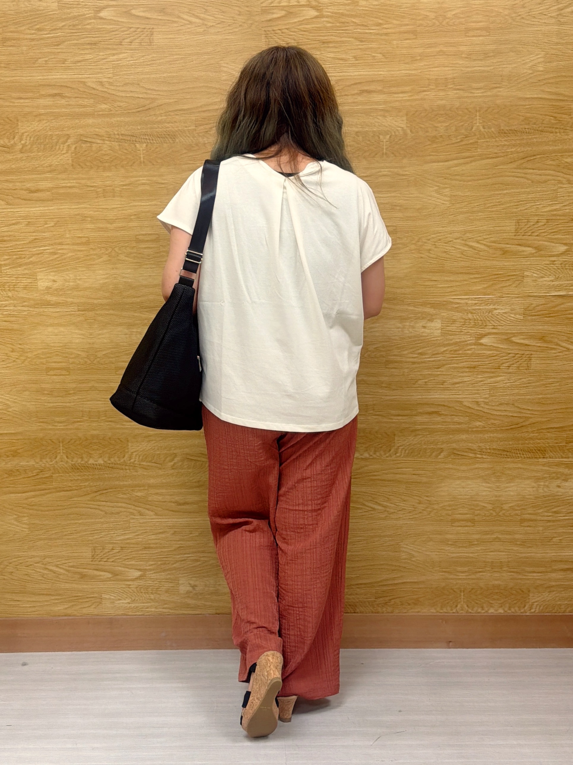 ぁむさんの「SHOO･LA･RUE｜【前後2WAY/S-LL/洗濯機可】楽に着られて好印象 やわらかトップス」を使ったコーディネート