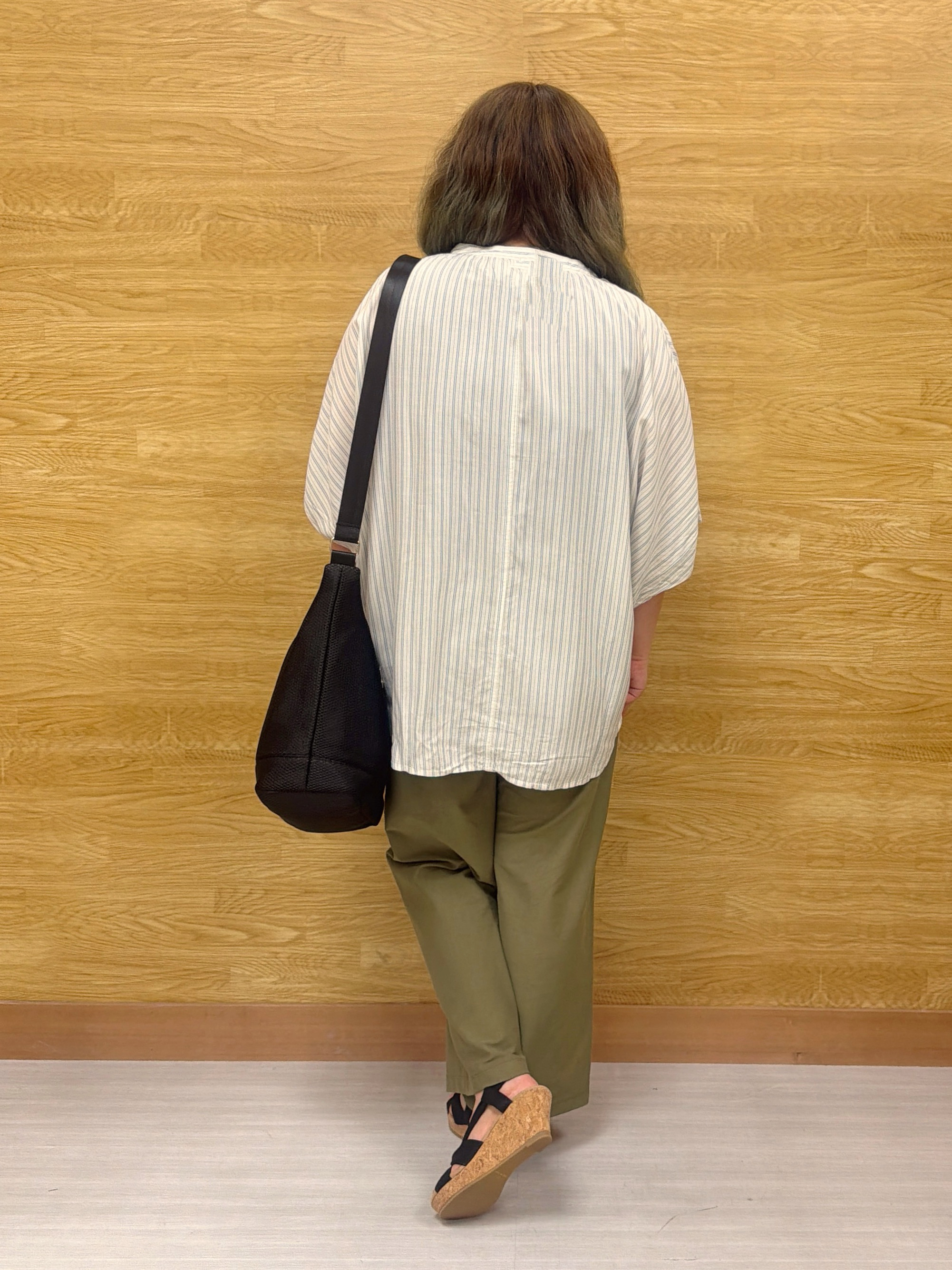 ぁむさんの「SHOO･LA･RUE｜【洗濯機可/体型カバー】二の腕隠れる ゆるっとドルマンバンドカラーシャツ」を使ったコーディネート