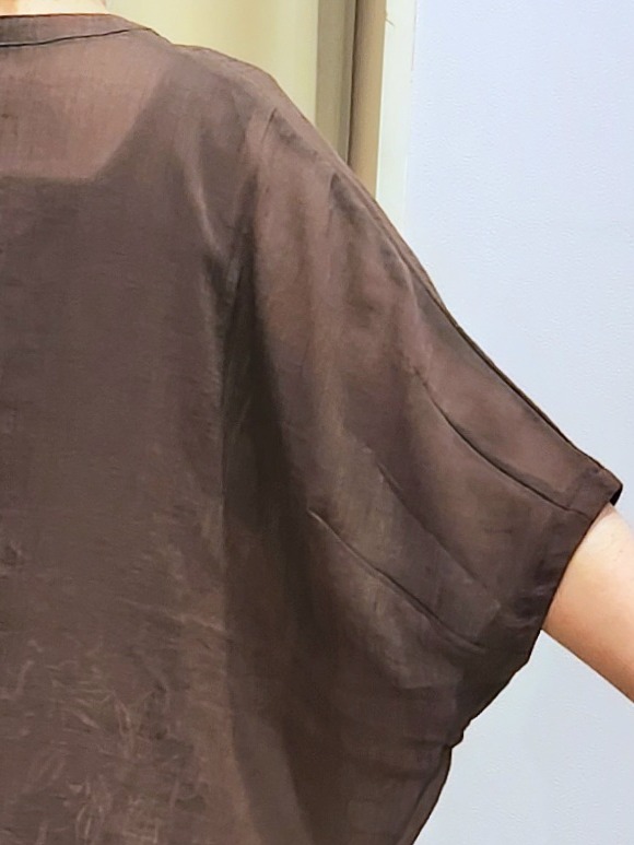 くまさんの「SHOO･LA･RUE｜【洗濯機可/選べる6色】程よいシアー感が涼し気 ゆったりワッシャードルマンブラウス」を使ったコーディネート