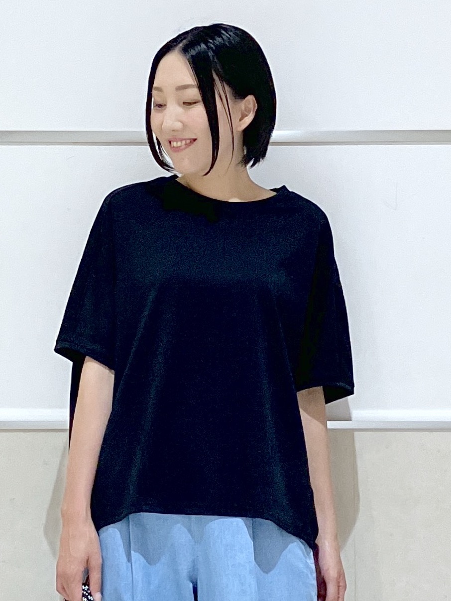 eriko さんの「Dessin｜【汗シミ防止/UVカット】ドルマンスリーブ プルオーバー」を使ったコーディネート
