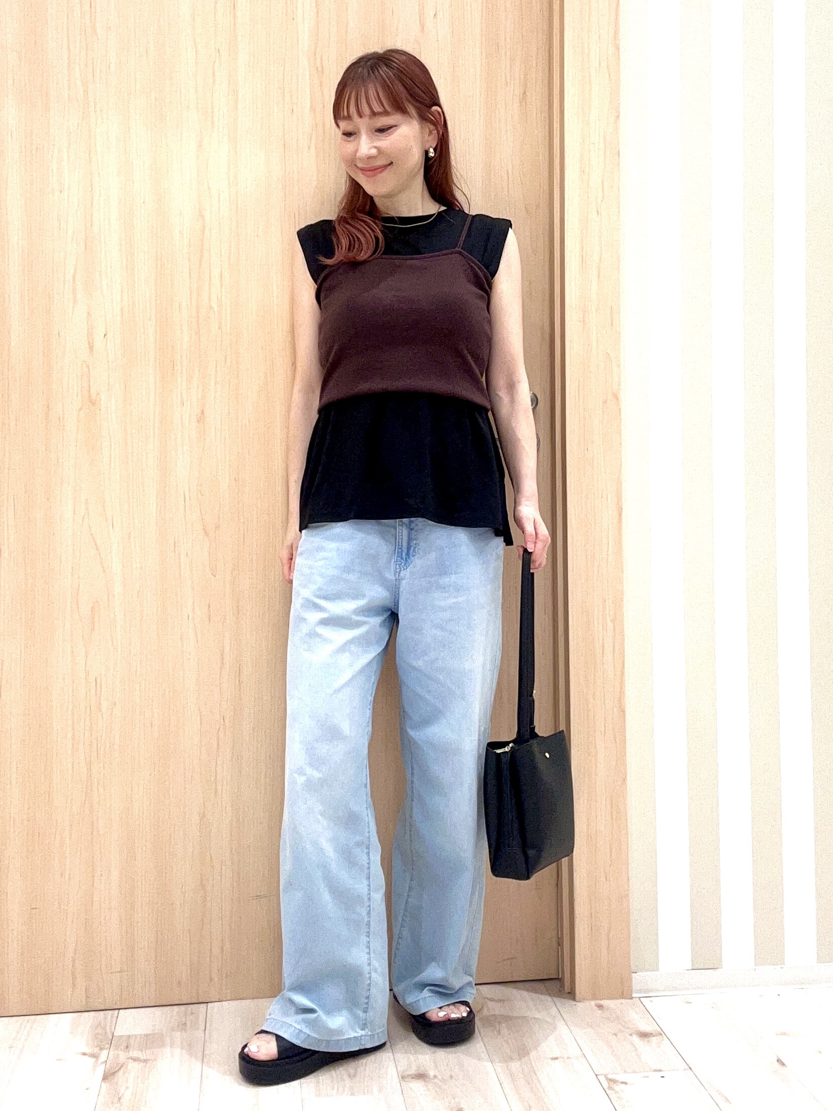 ririさんの「SHOO･LA･RUE｜【UVカット/接触冷感】上品に涼し気 とろみタックノースリーブトップス」を使ったコーディネート