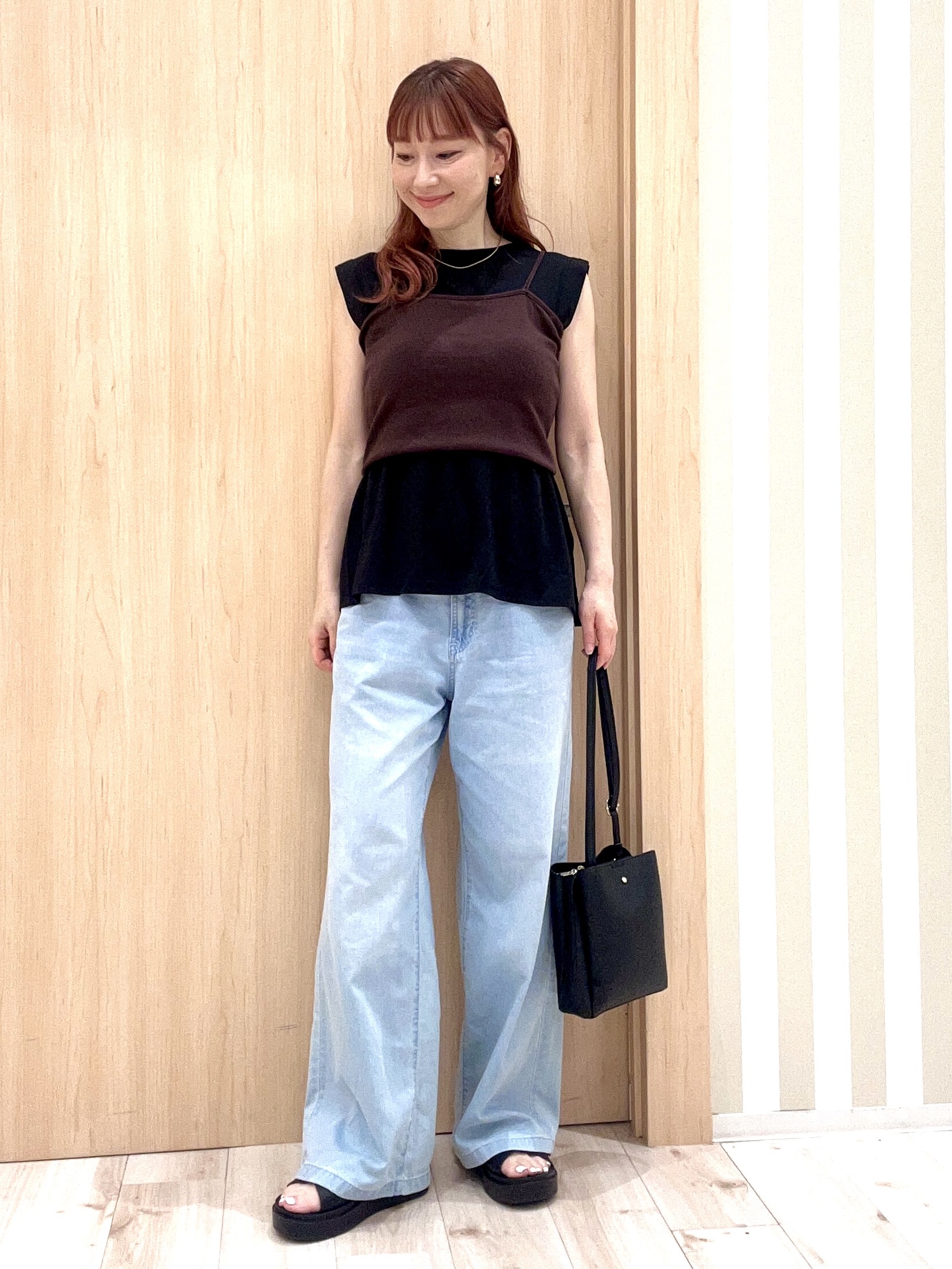 ririさんの「SHOO･LA･RUE｜【UVカット/接触冷感】上品に涼し気 とろみタックノースリーブトップス」を使ったコーディネート