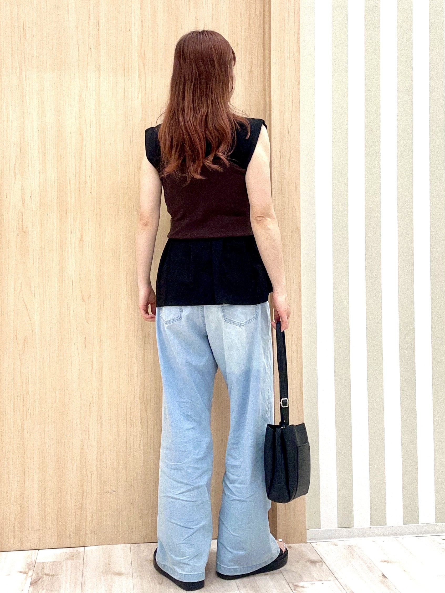 ririさんの「SHOO･LA･RUE｜【UVカット/接触冷感】上品に涼し気 とろみタックノースリーブトップス」を使ったコーディネート