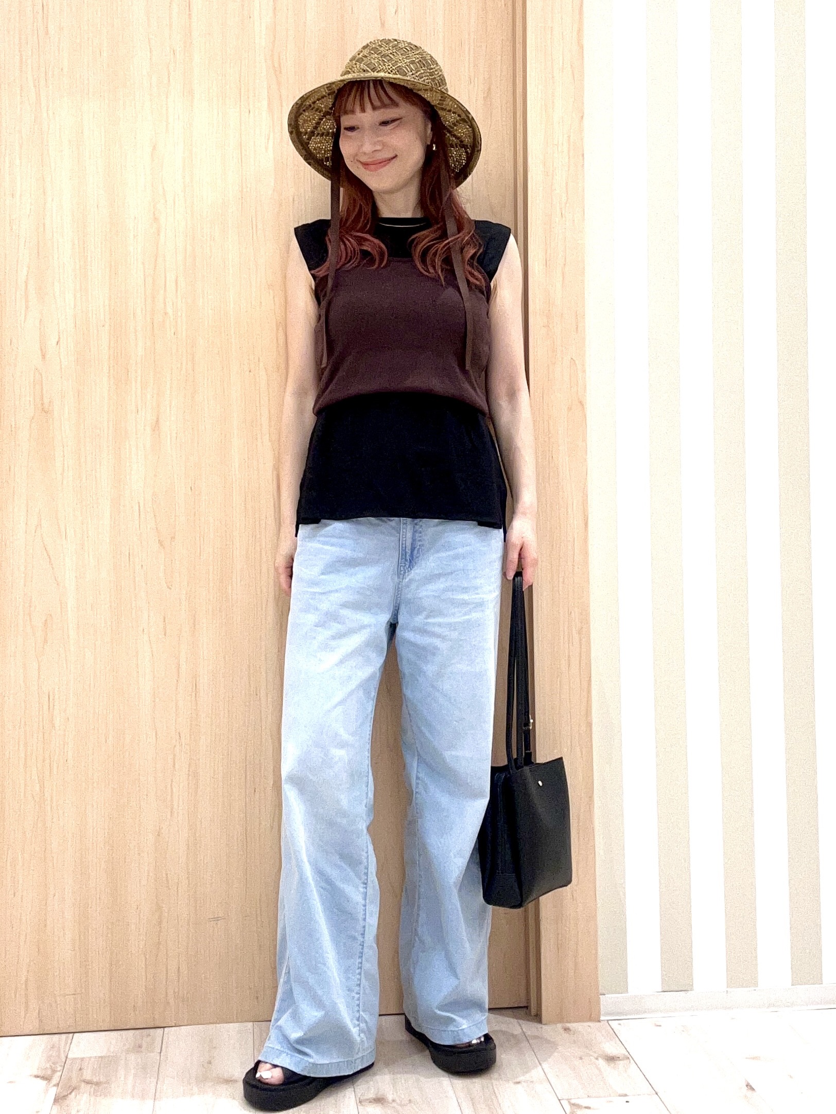 ririさんの「SHOO･LA･RUE｜【UVカット/接触冷感】上品に涼し気 とろみタックノースリーブトップス」を使ったコーディネート