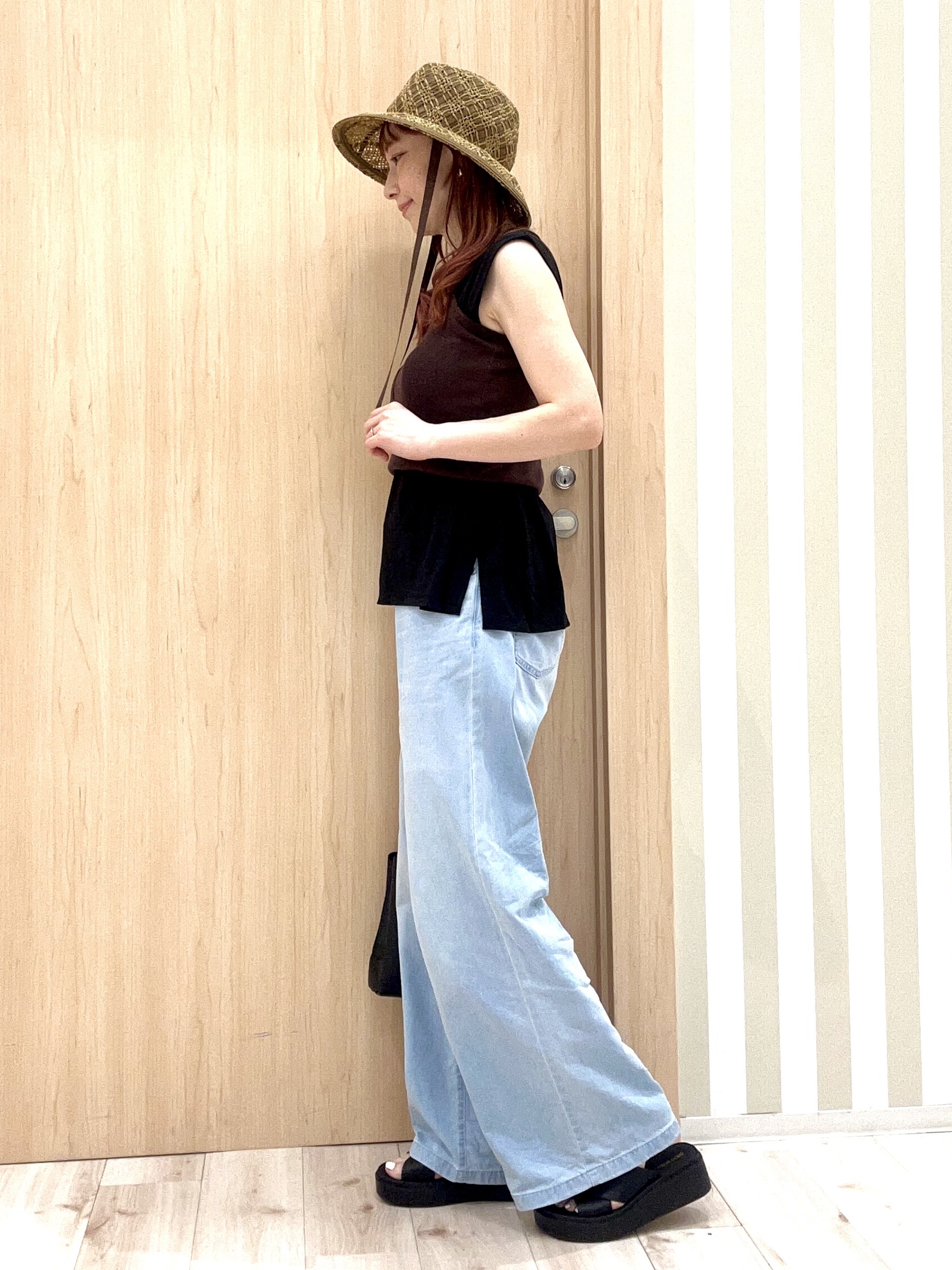 ririさんの「SHOO･LA･RUE｜【UVカット/接触冷感】上品に涼し気 とろみタックノースリーブトップス」を使ったコーディネート