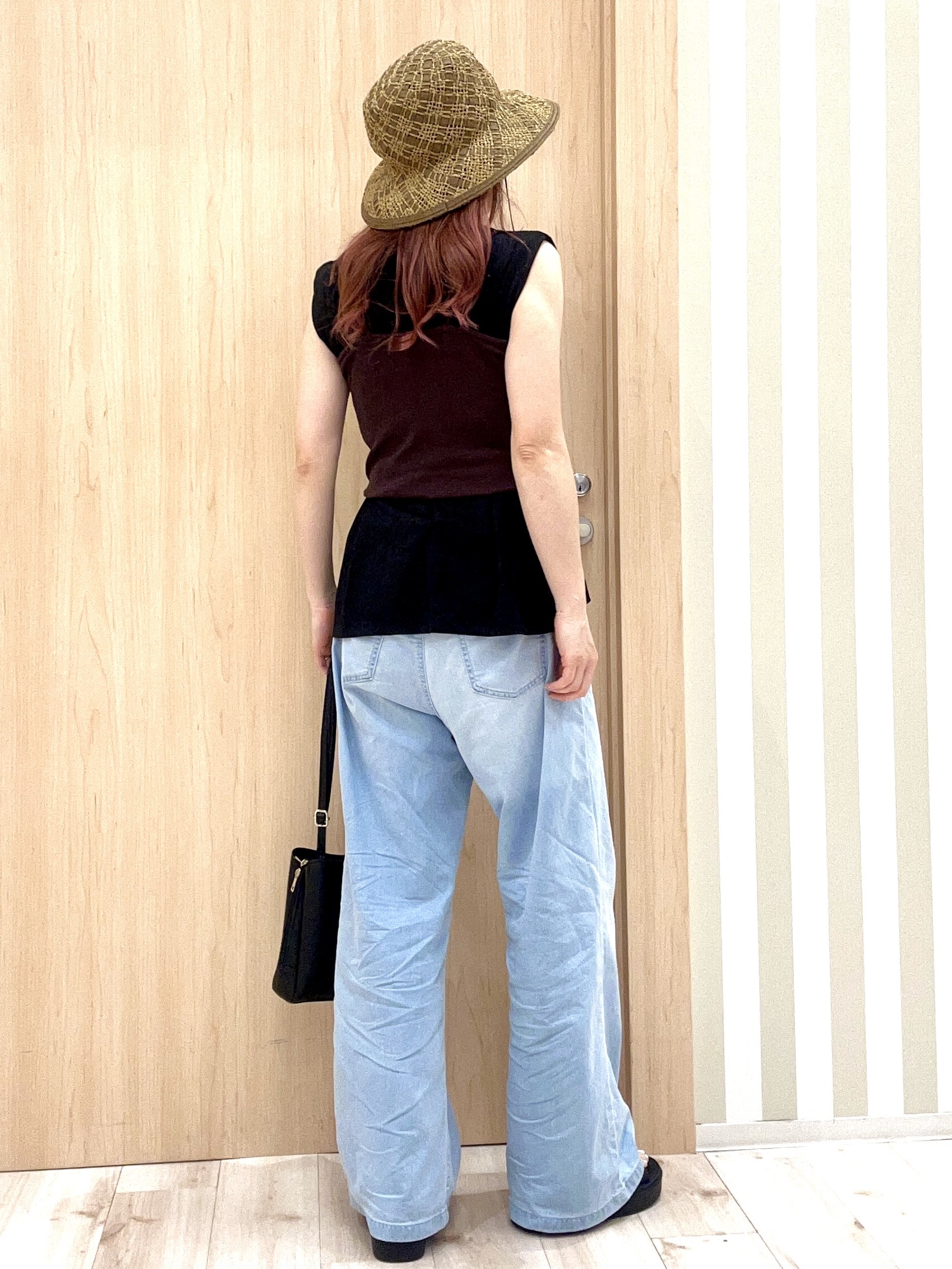 ririさんの「SHOO･LA･RUE｜【UVカット/接触冷感】上品に涼し気 とろみタックノースリーブトップス」を使ったコーディネート