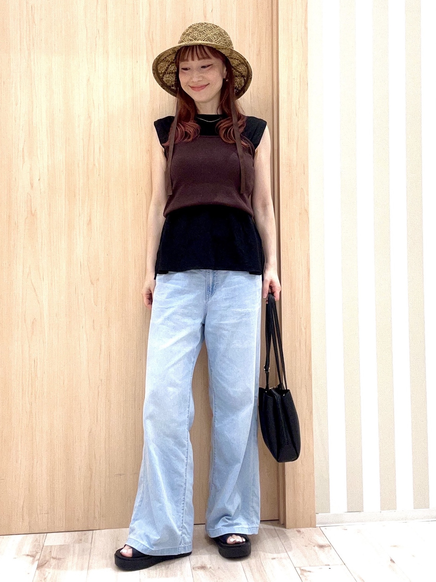 ririさんの「SHOO･LA･RUE｜【UVカット/接触冷感】上品に涼し気 とろみタックノースリーブトップス」を使ったコーディネート