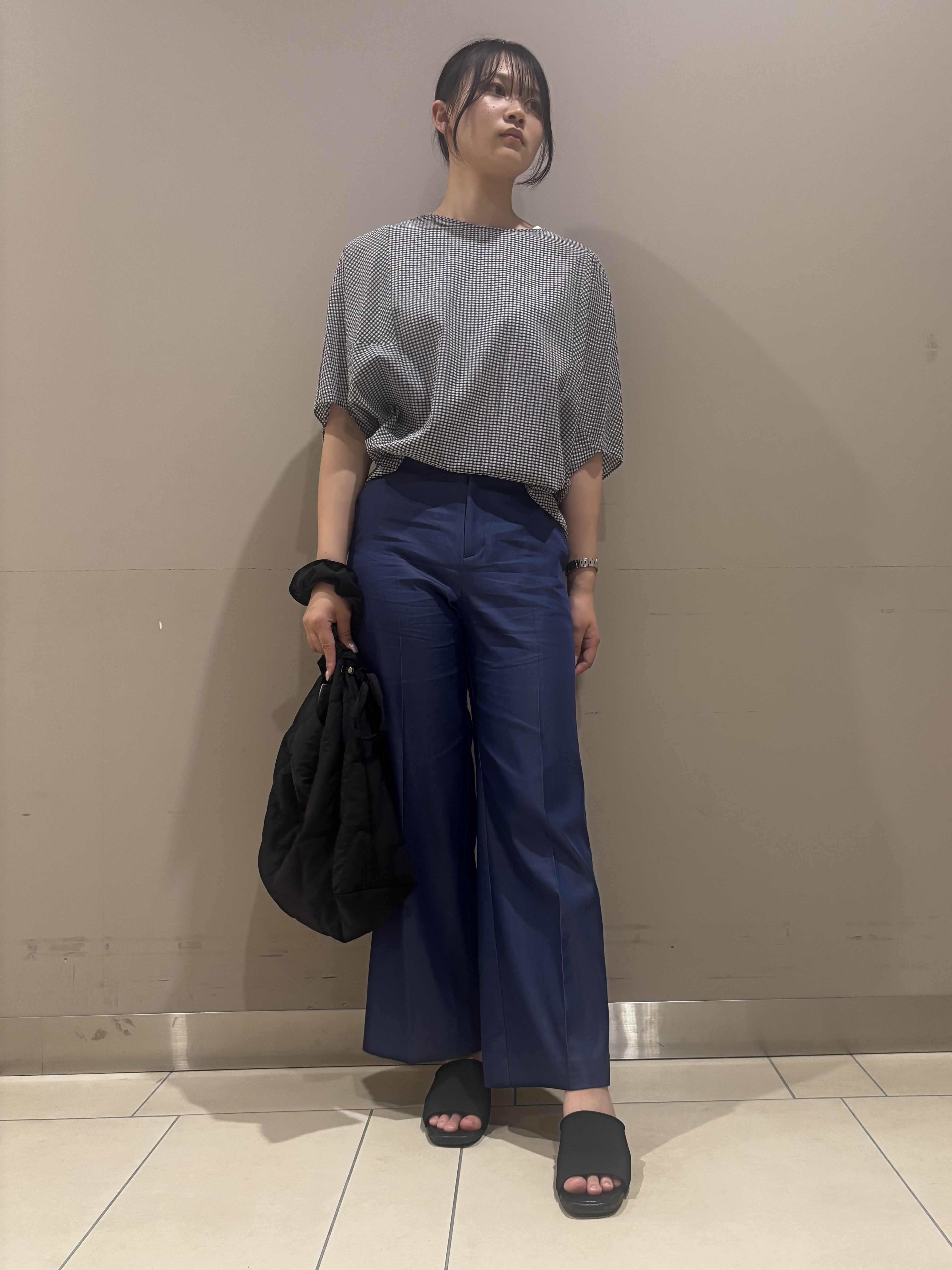 Misakiさんの「INDIVI｜【体型カバー】サッカーチェックドルマントップス」を使ったコーディネート