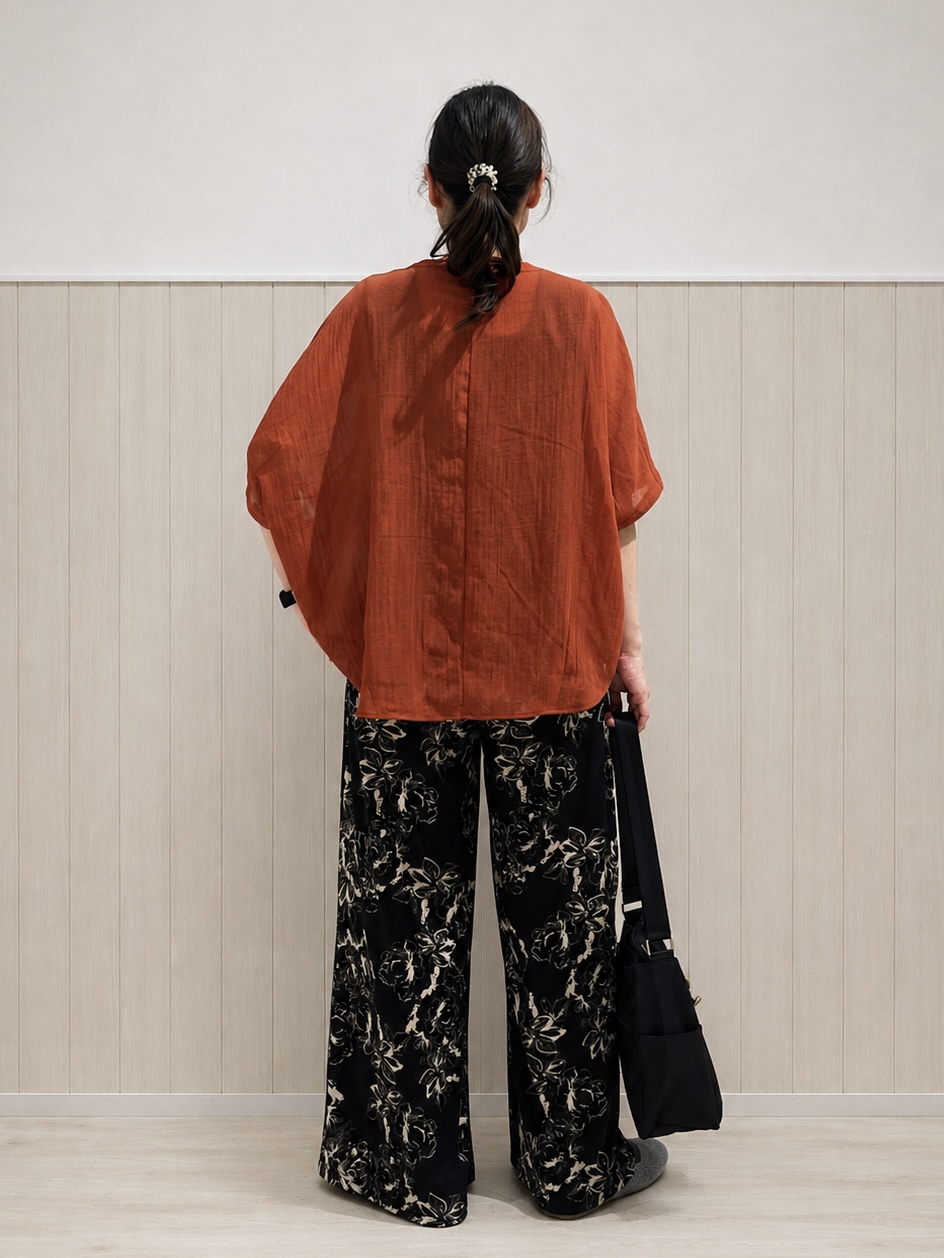 まつみさんの「SHOO･LA･RUE｜【洗濯機可/選べる6色】程よいシアー感が涼し気 ゆったりワッシャードルマンブラウス」を使ったコーディネート
