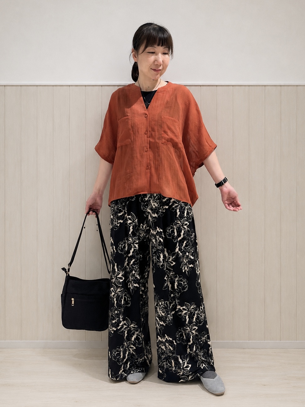 まつみさんの「SHOO･LA･RUE｜【洗濯機可/選べる6色】程よいシアー感が涼し気 ゆったりワッシャードルマンブラウス」を使ったコーディネート