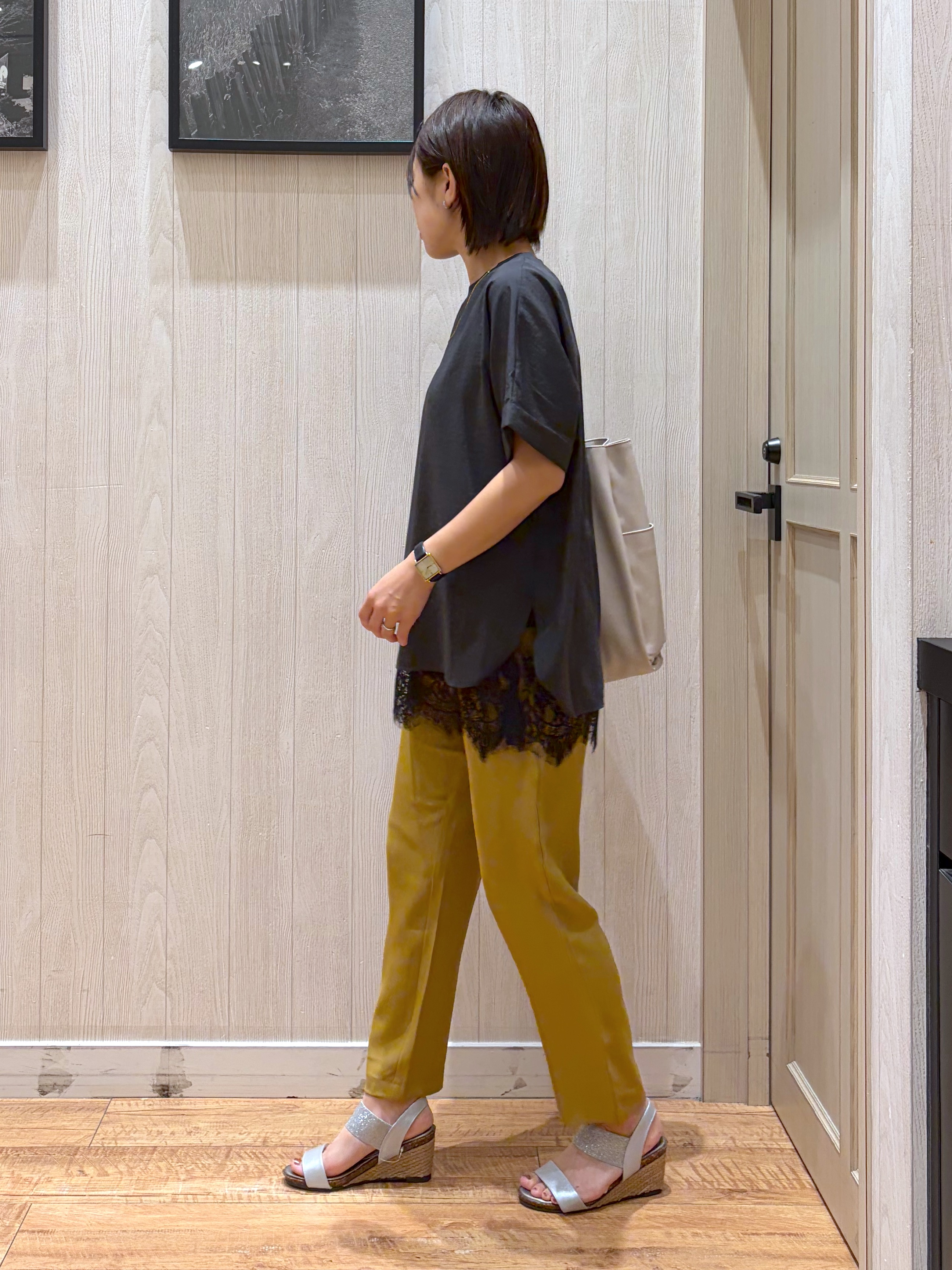 shirayuuuさんの「SHOO･LA･RUE｜【着丈選べる/体型カバー】洗濯後しわになりにくい さらっと快適ドルマントップス」を使ったコーディネート