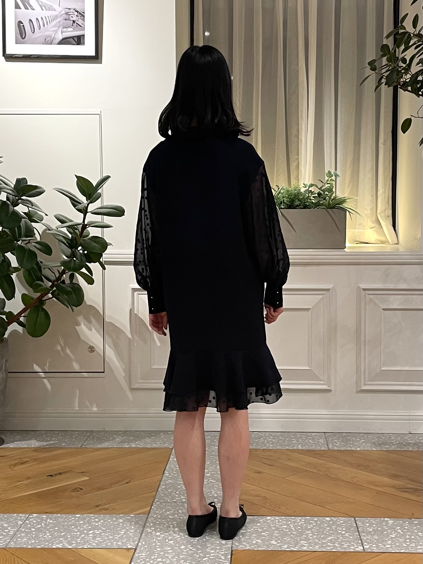 Lilyさんの「DRESSTERIOR｜◆【ウォッシャブル】ダブルクロスボリュームスリーブミニワンピース」を使ったコーディネート
