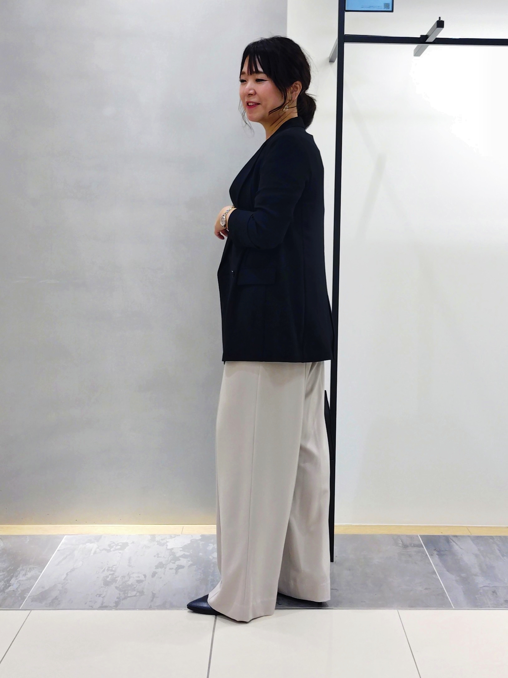 TOMOMIさんの「INDIVI｜【接触冷感/防シワ/着る日傘】イージーワイドパンツ」を使ったコーディネート