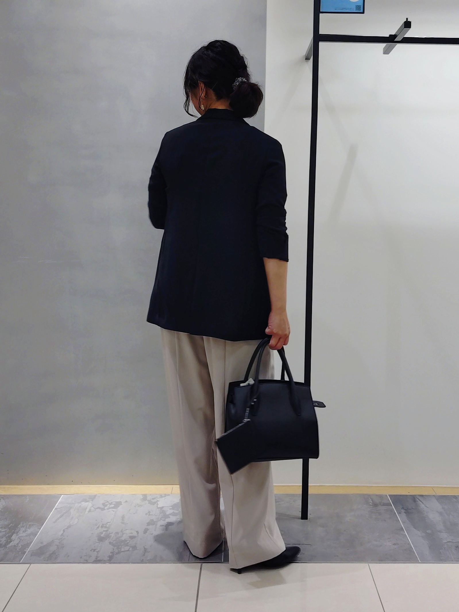 TOMOMIさんの「INDIVI｜【接触冷感/防シワ/着る日傘】イージーワイドパンツ」を使ったコーディネート