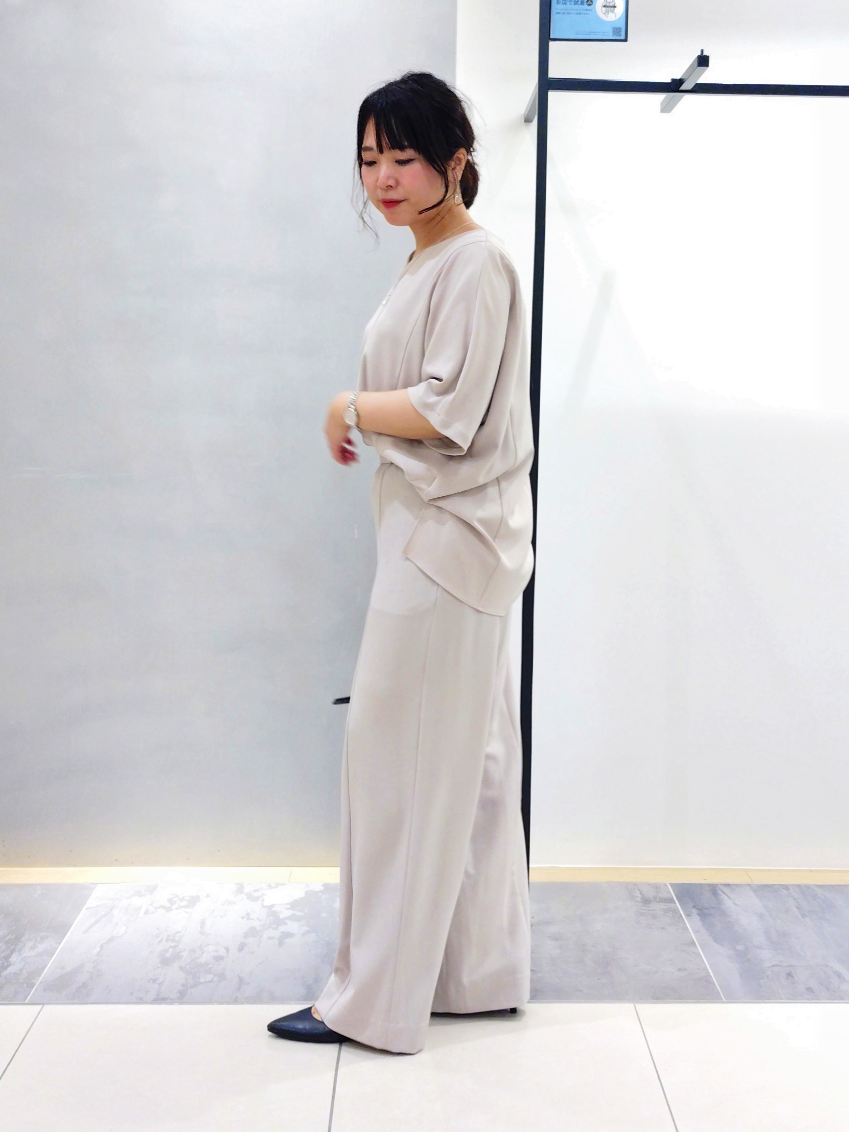 TOMOMIさんの「INDIVI｜【接触冷感/防シワ/着る日傘】イージーワイドパンツ」を使ったコーディネート