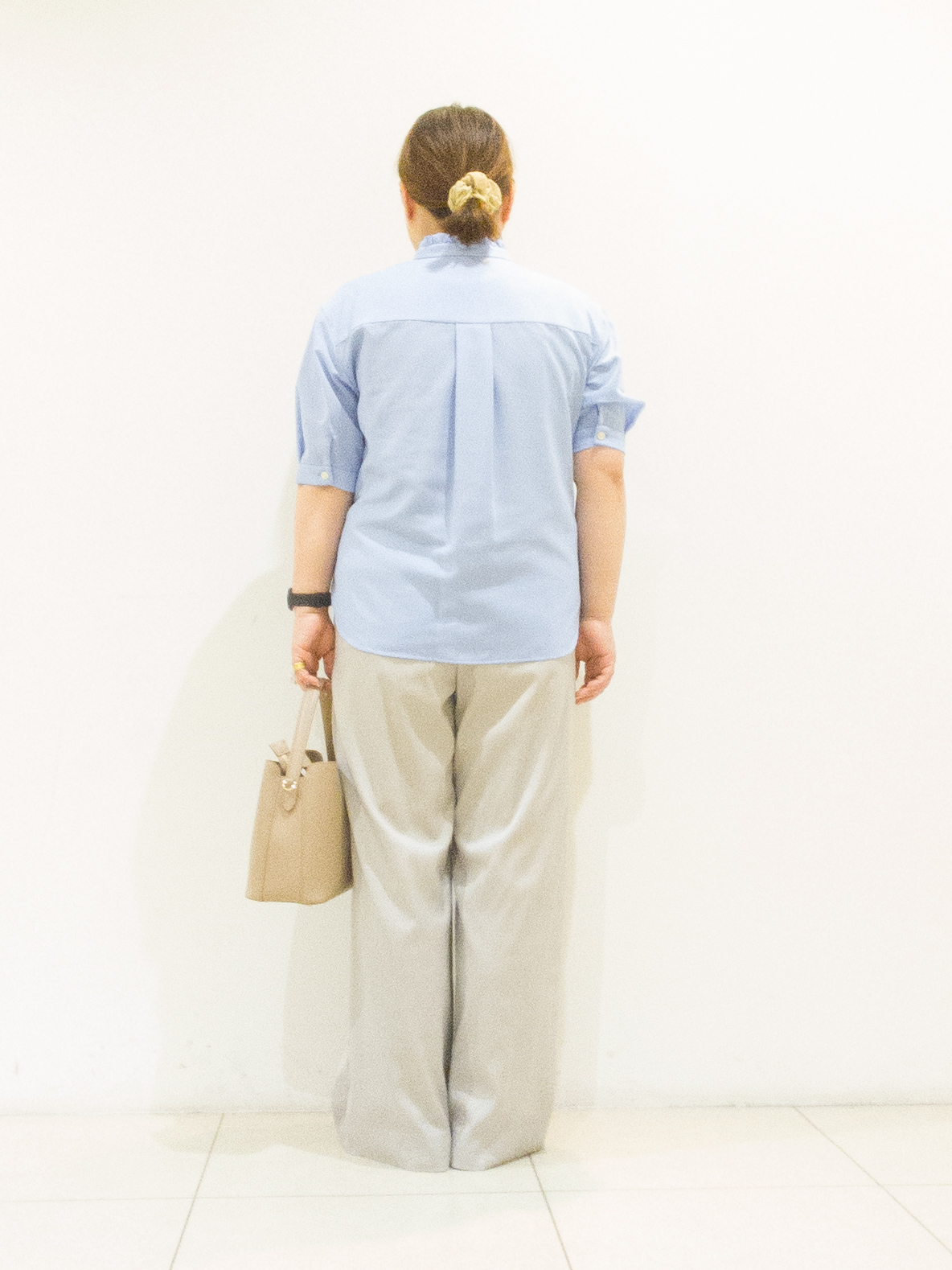 takedaさんの「UNTITLED｜【接触冷感/通気性/洗える】スタンドカラーフリルブラウス」を使ったコーディネート