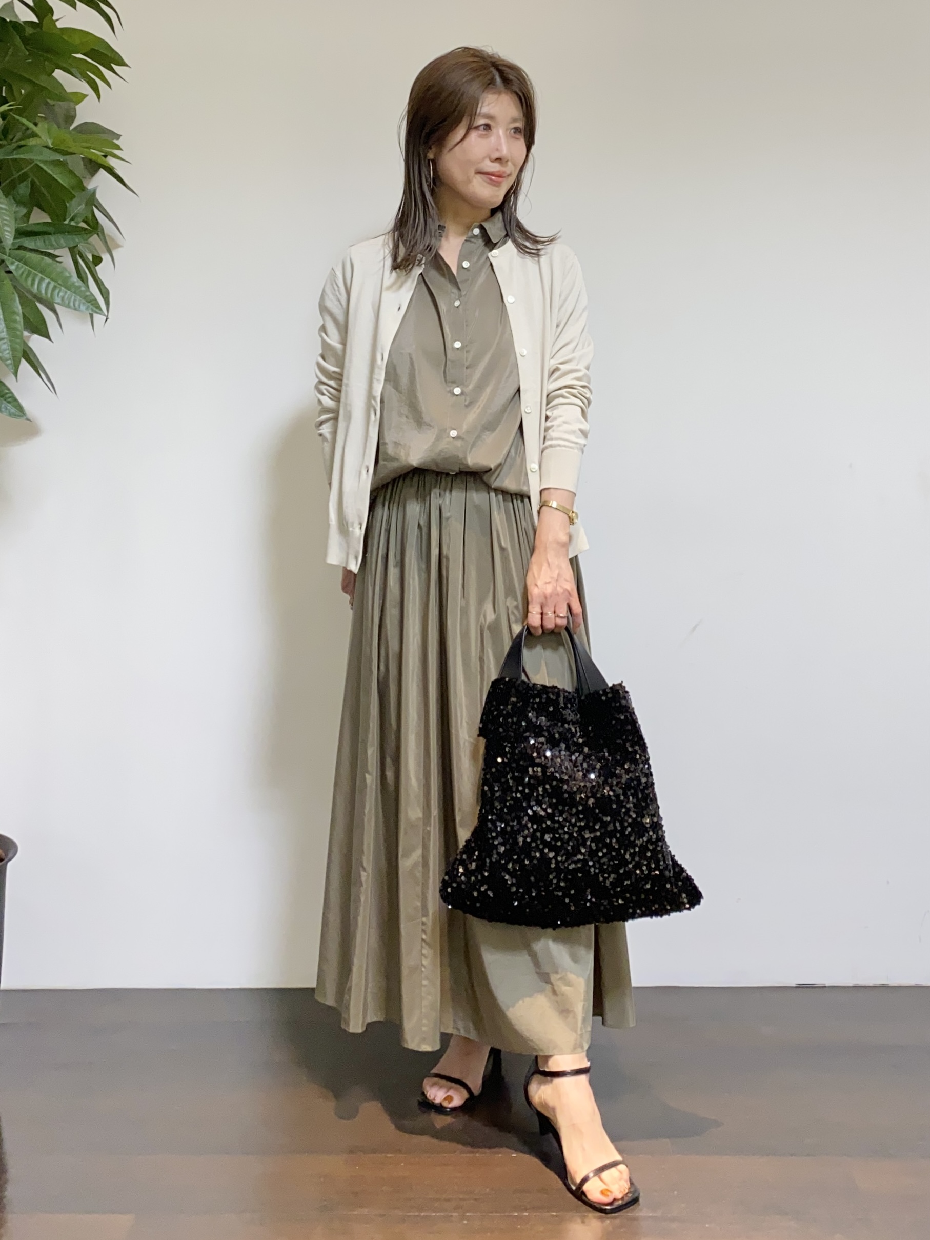 tomoさんの「UNTITLED｜◆【9色展開/アンサンブル可】コットンクルーネックカーディガン」を使ったコーディネート