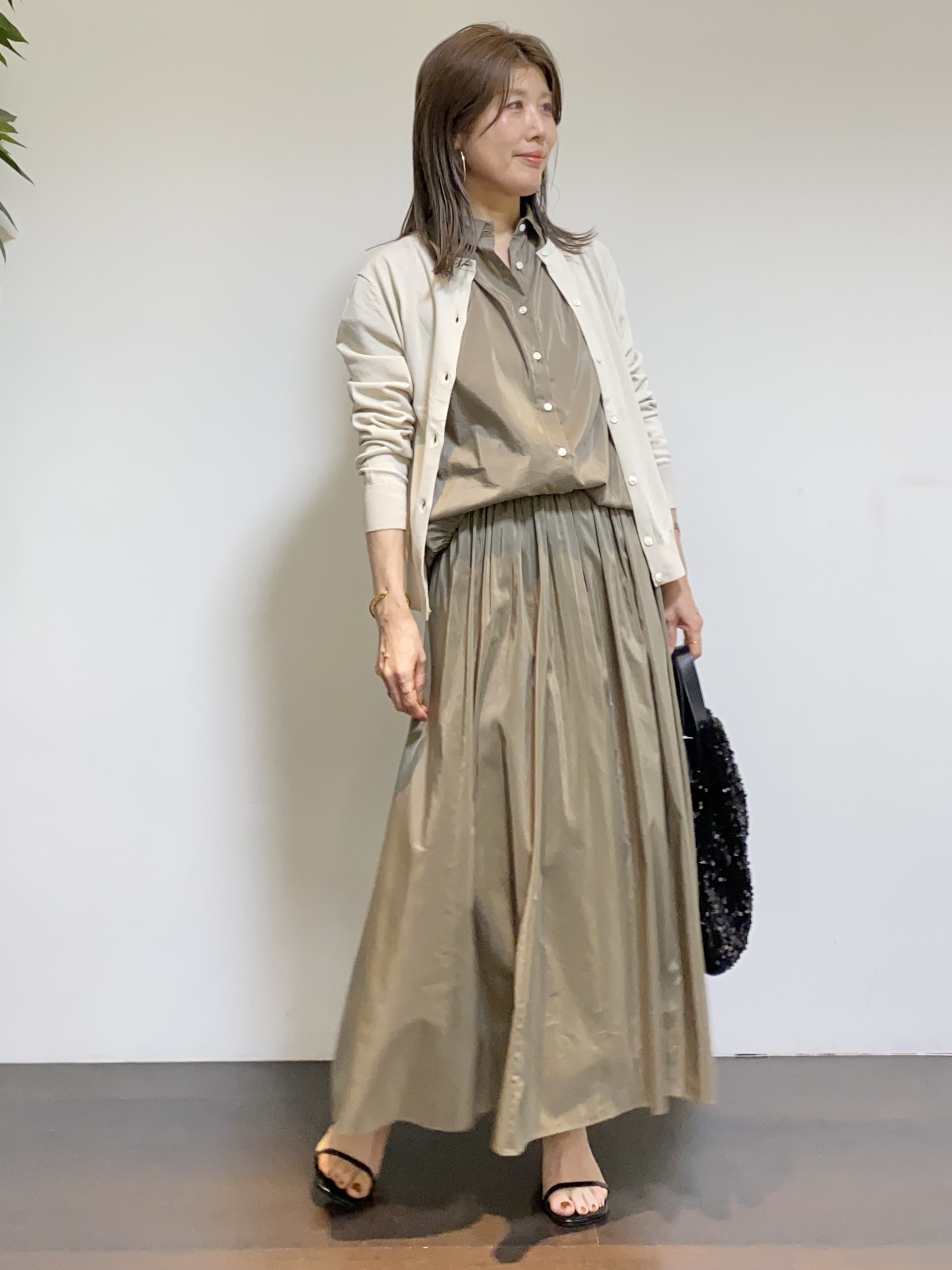 tomoさんの「UNTITLED｜◆【9色展開/アンサンブル可】コットンクルーネックカーディガン」を使ったコーディネート