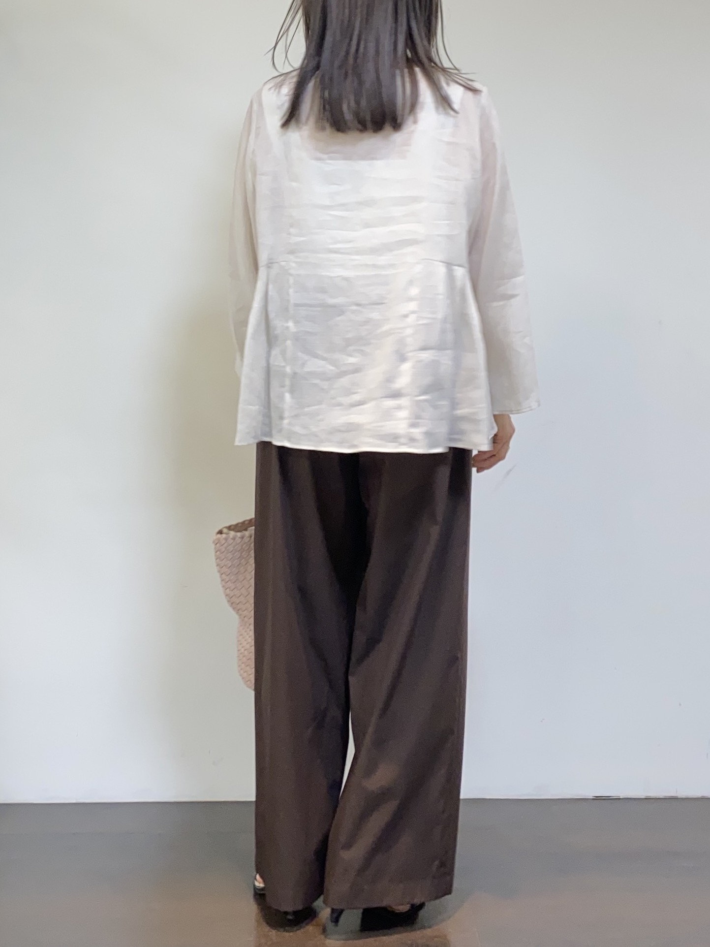 tomoさんの「UNTITLED｜【接触冷感/麻混/洗える】ドライタッチキーネックブラウス」を使ったコーディネート