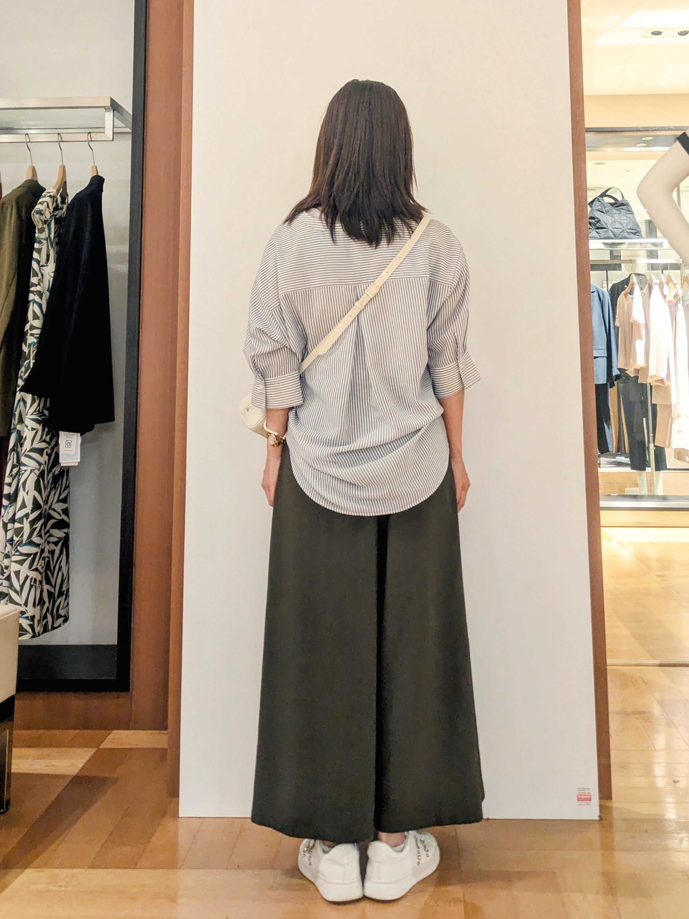 laverさんの「UNTITLED｜【接触冷感/通気性/洗える】フロントフリルブラウス」を使ったコーディネート