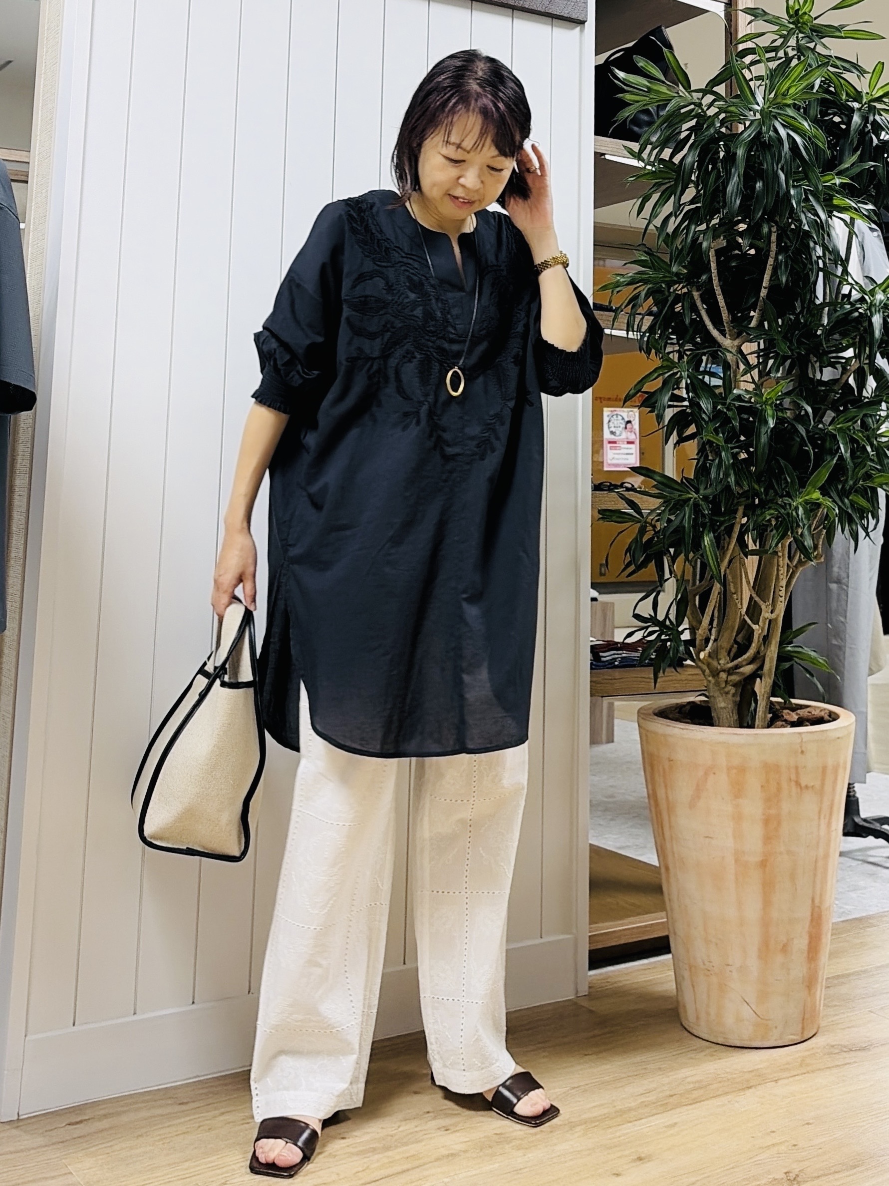 ISOさんの「Dessin｜インドコットン 刺繍ワンピース」を使ったコーディネート