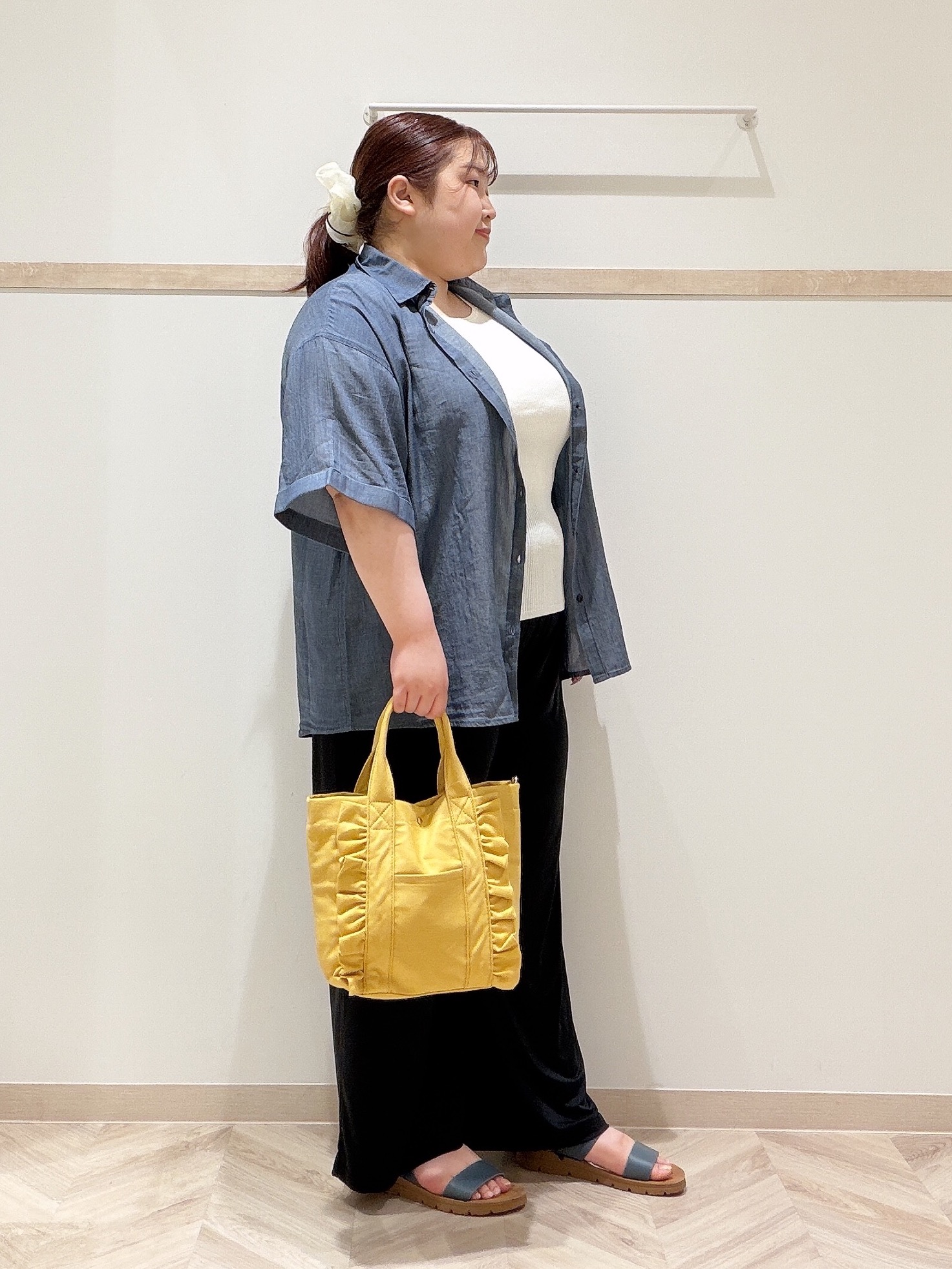 ゆめかさんの「SHOO･LA･RUE｜【S-LL/洗濯機可/綿100%】やわらかシアーデニム 5分袖ポケットシャツ」を使ったコーディネート