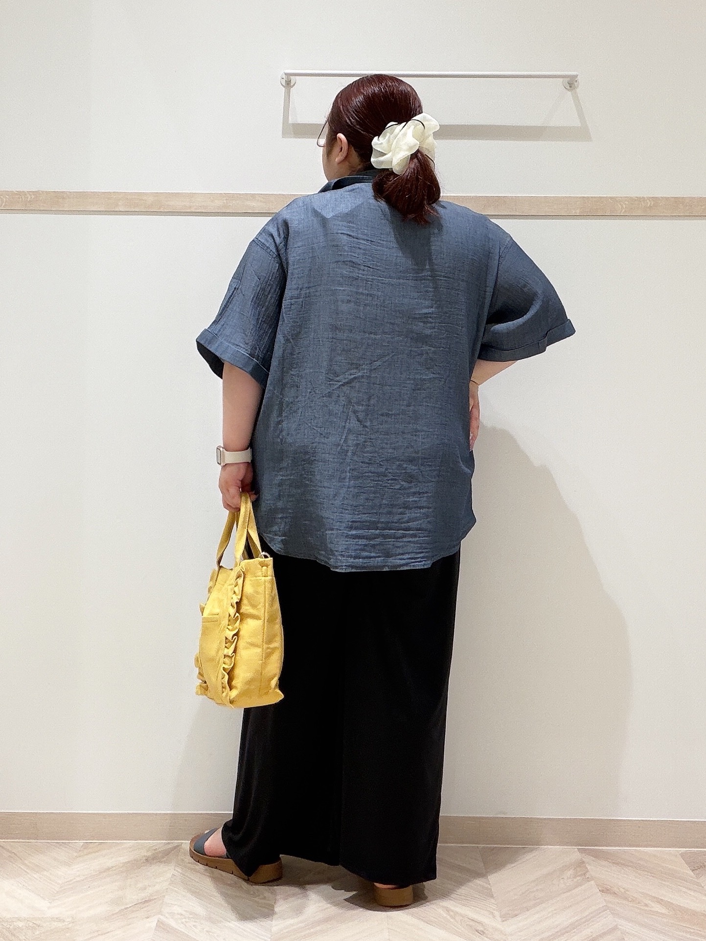 ゆめかさんの「SHOO･LA･RUE｜【S-LL/洗濯機可/綿100%】やわらかシアーデニム 5分袖ポケットシャツ」を使ったコーディネート