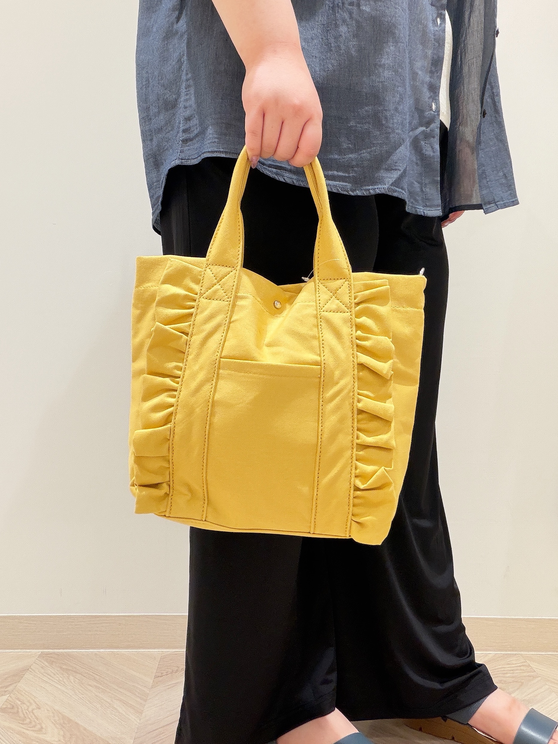 ゆめかさんの「SHOO･LA･RUE｜【S-LL/洗濯機可/綿100%】やわらかシアーデニム 5分袖ポケットシャツ」を使ったコーディネート